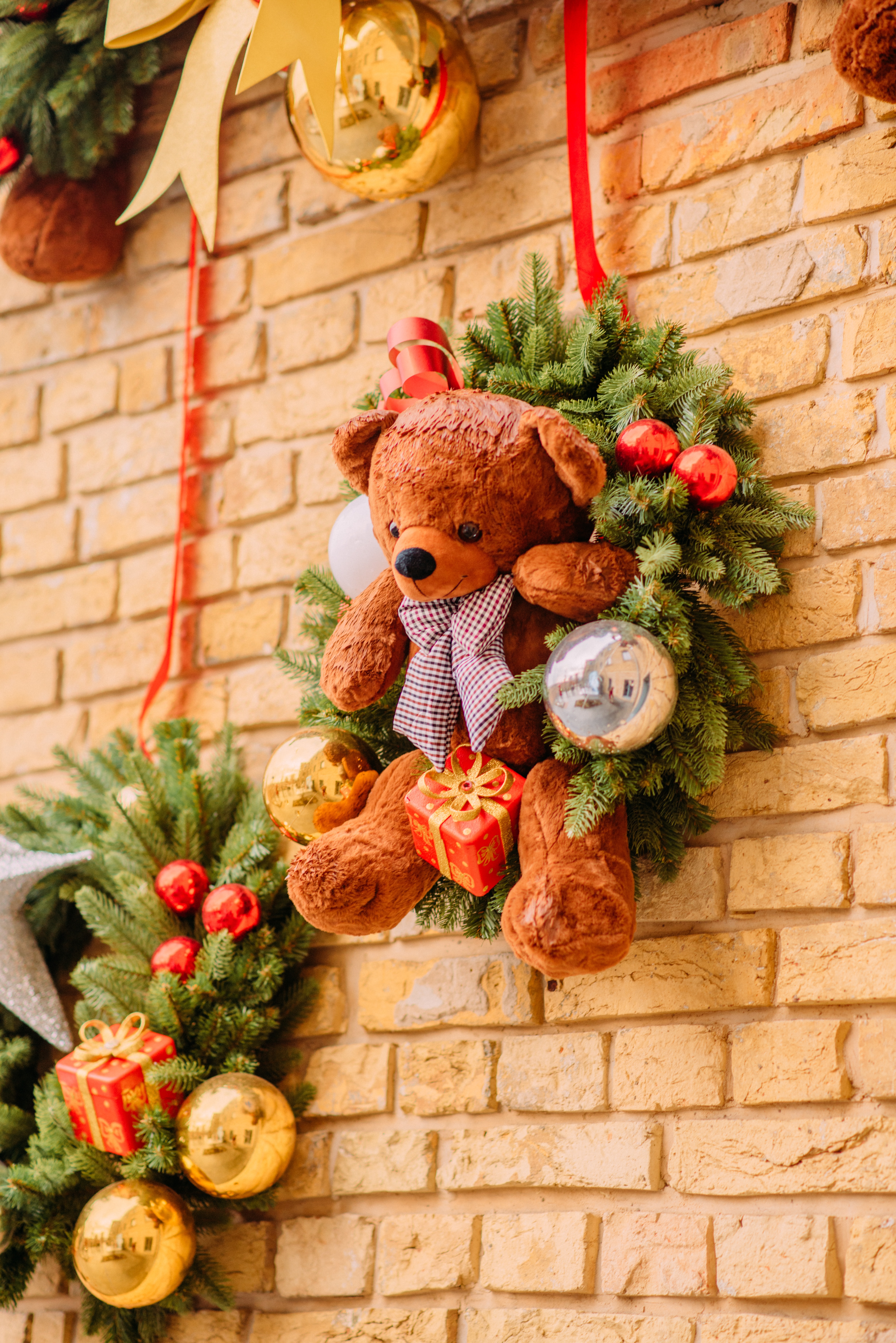 teddy bear, christmas, holidays, new year, decorations, toy, wreath phone background