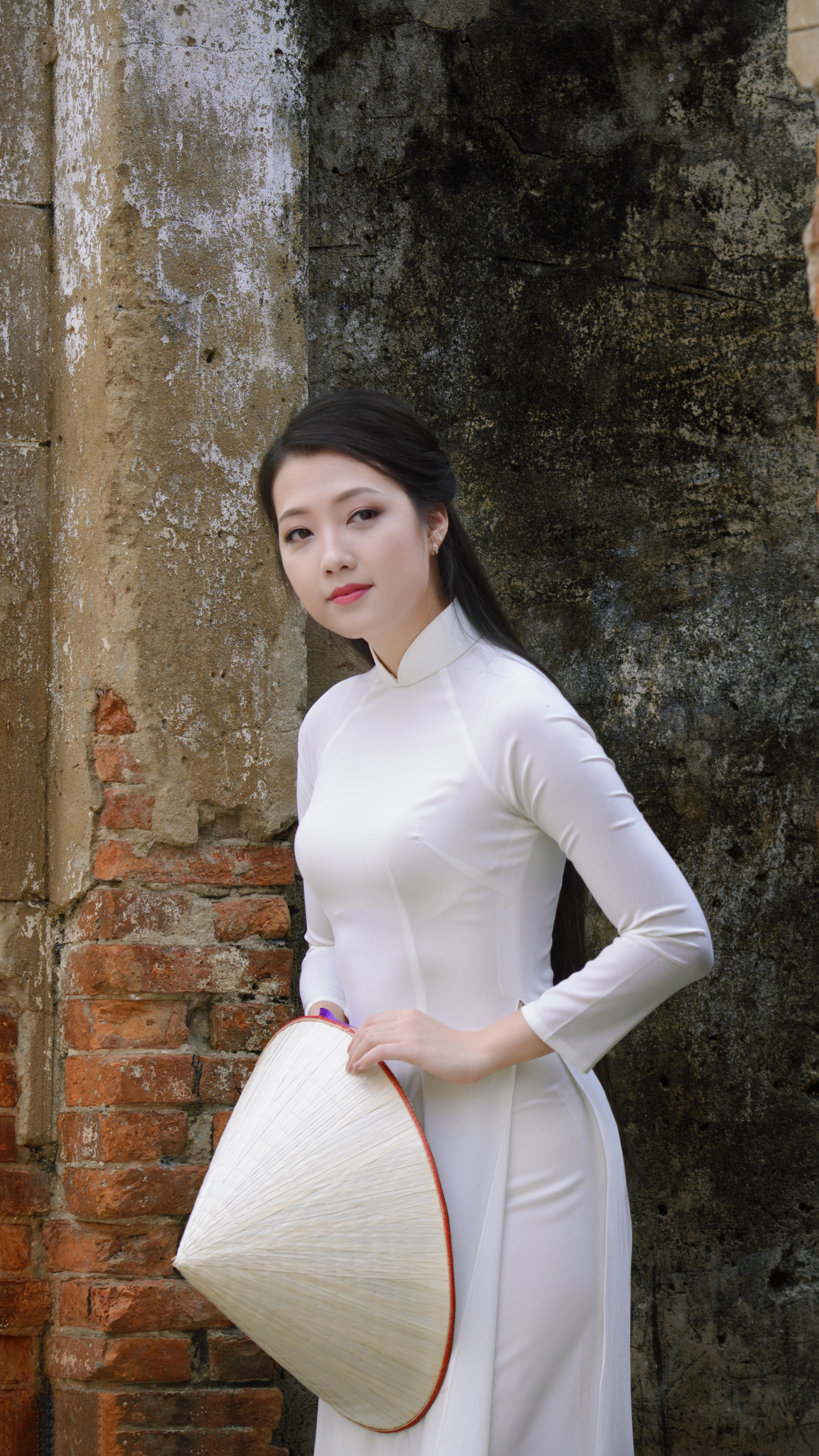 Download mobile wallpaper Model, Women, Asian, Vietnamese, Ao Dai, Asian Conical Hat for free.