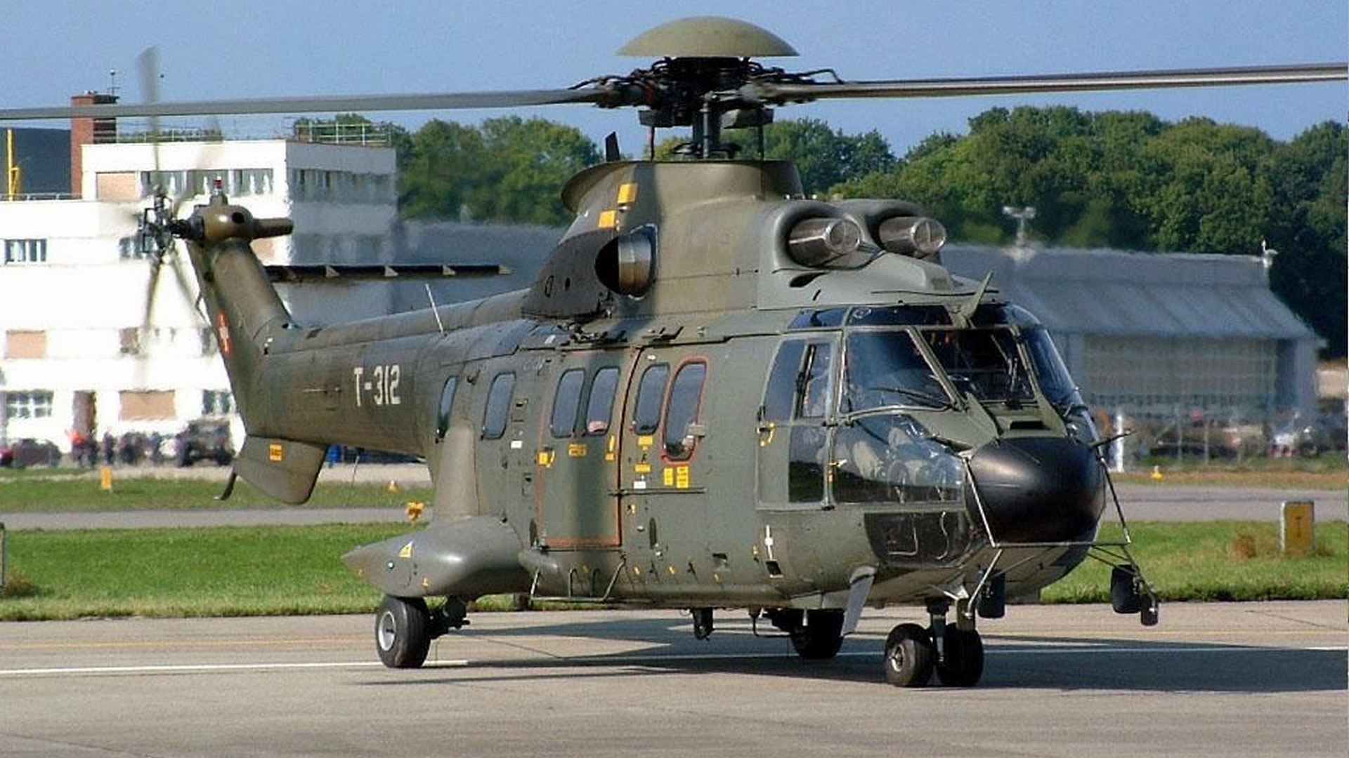 Los mejores fondos de pantalla de Eurocopter As532 Puma para la pantalla del teléfono