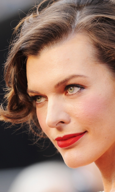 Download mobile wallpaper Milla Jovovich, Face, Brunette, American, Celebrity, Short Hair, Actress, Lipstick for free.