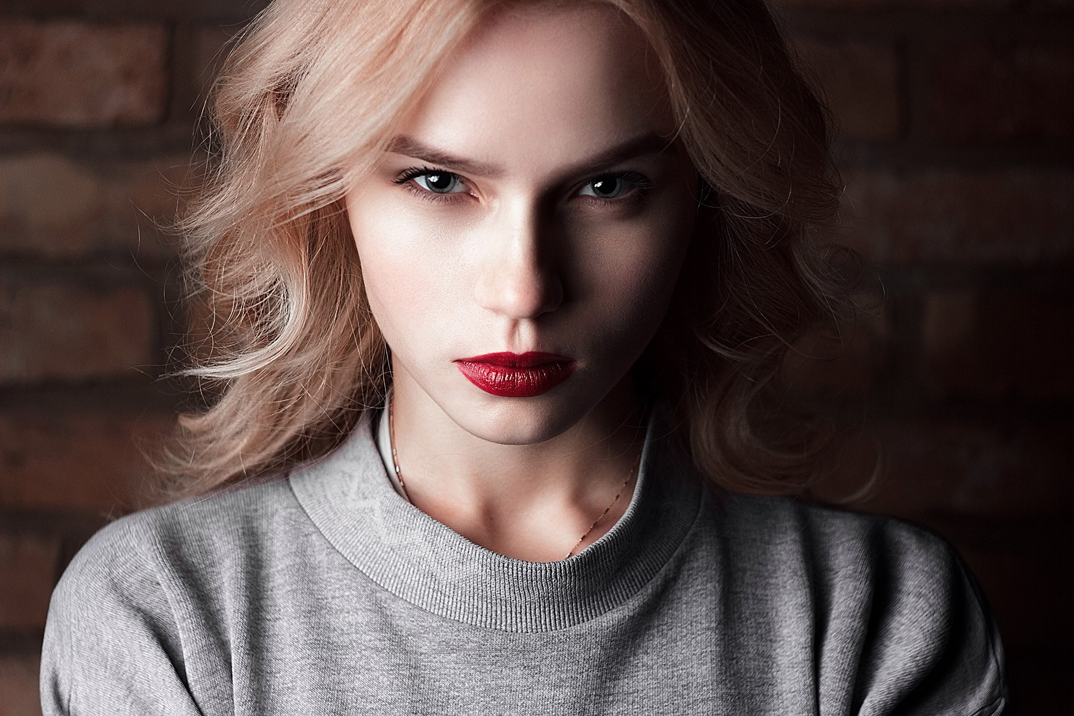 Free download wallpaper Portrait, Blonde, Face, Model, Women, Lipstick, Stare on your PC desktop