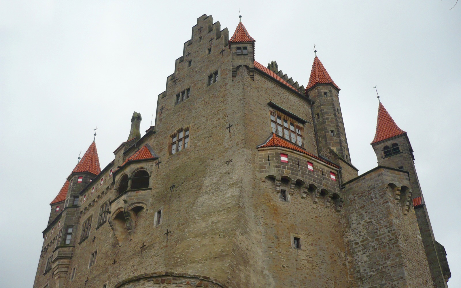 370337 économiseurs d'écran et fonds d'écran Château De Bouzov sur votre téléphone. Téléchargez  images gratuitement