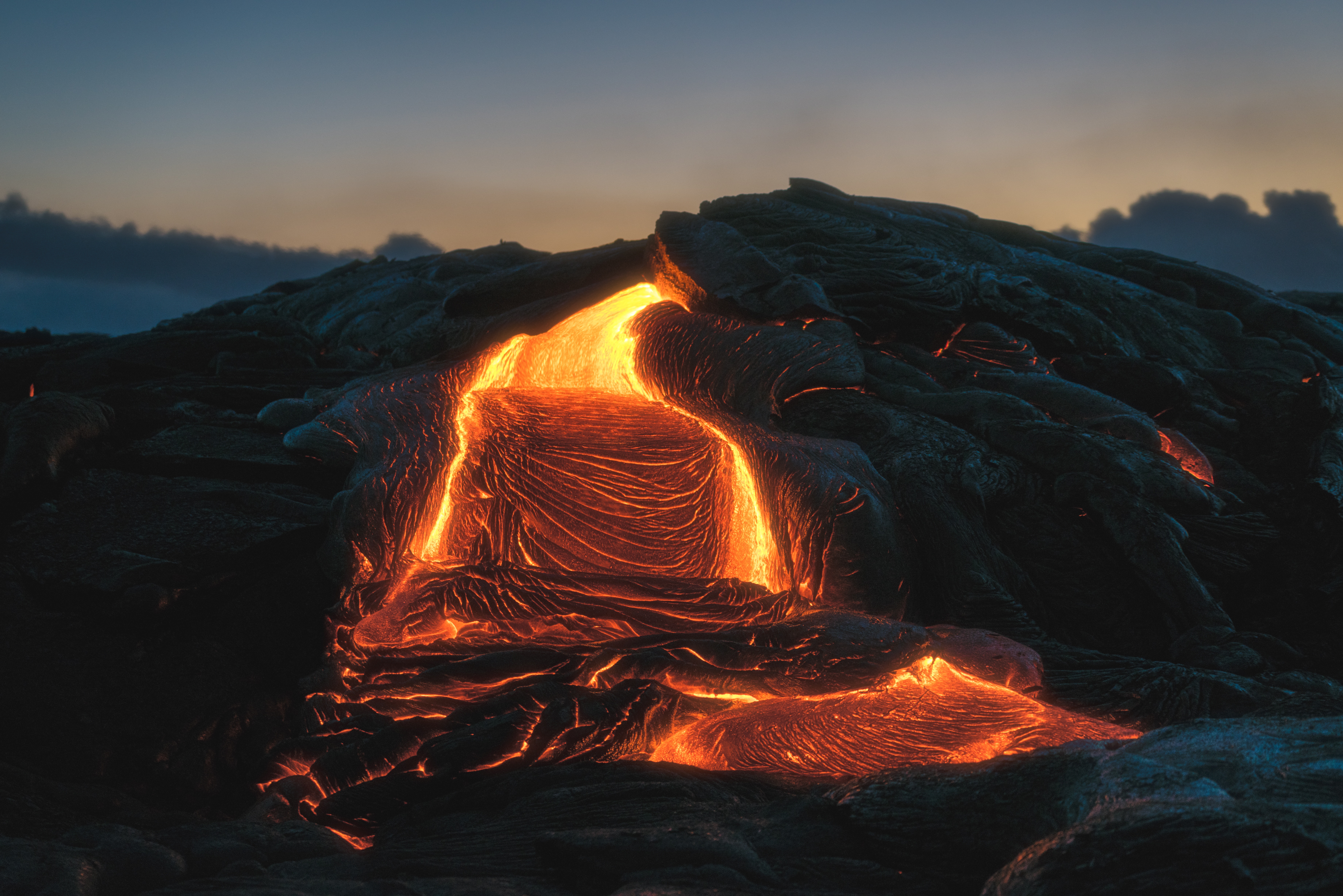 127365 Bild herunterladen natur, vulkan, lava, schmelzen, feurig, fiery, fusion - Hintergrundbilder und Bildschirmschoner kostenlos