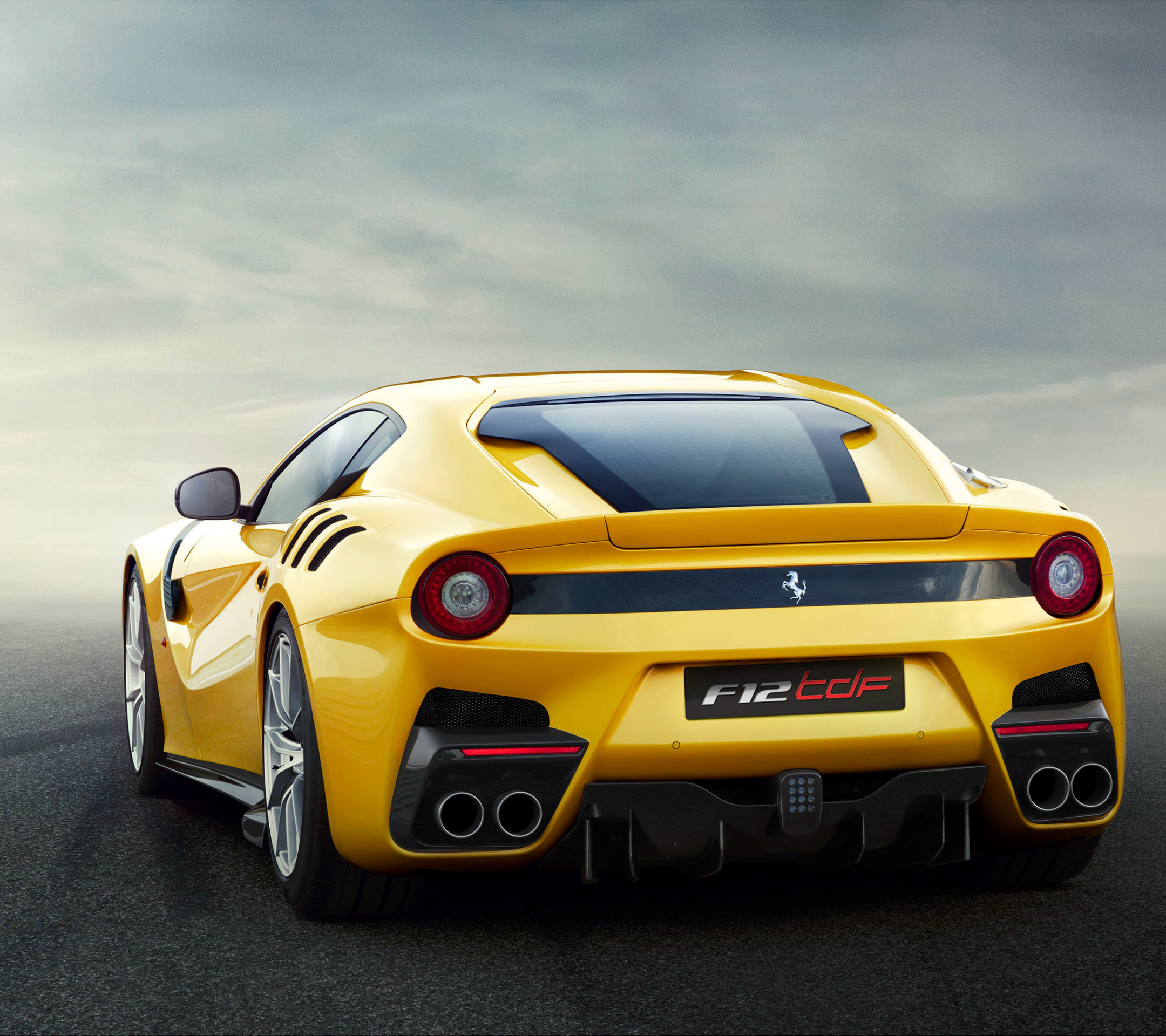 Baixe gratuitamente a imagem Ferrari, Carro, Veículo, Veículos, Carro Amarelo, Ferrari F12 Berlinetta na área de trabalho do seu PC
