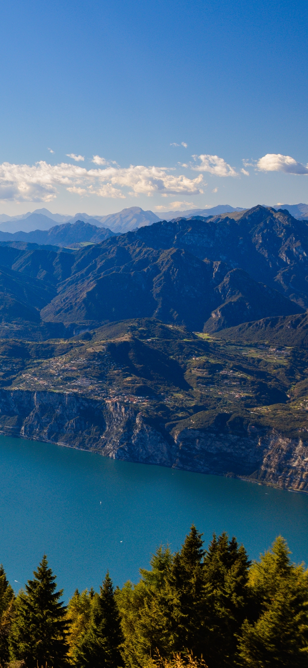 Handy-Wallpaper Seen, Italien, Berg, See, Alpen, Gebirge, Erde/natur, Gardasee kostenlos herunterladen.