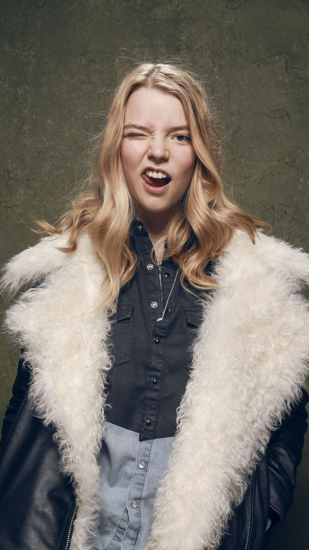 Download mobile wallpaper Celebrity, Anya Taylor Joy for free.