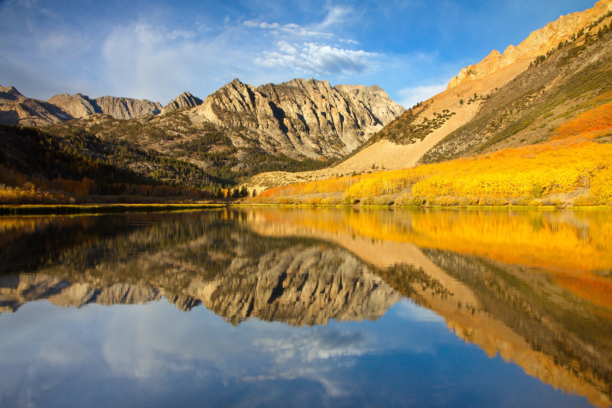 Descarga gratuita de fondo de pantalla para móvil de Naturaleza, Cielo, Otoño, Montaña, Lago, Bosque, Nube, Tierra/naturaleza, Reflejo.