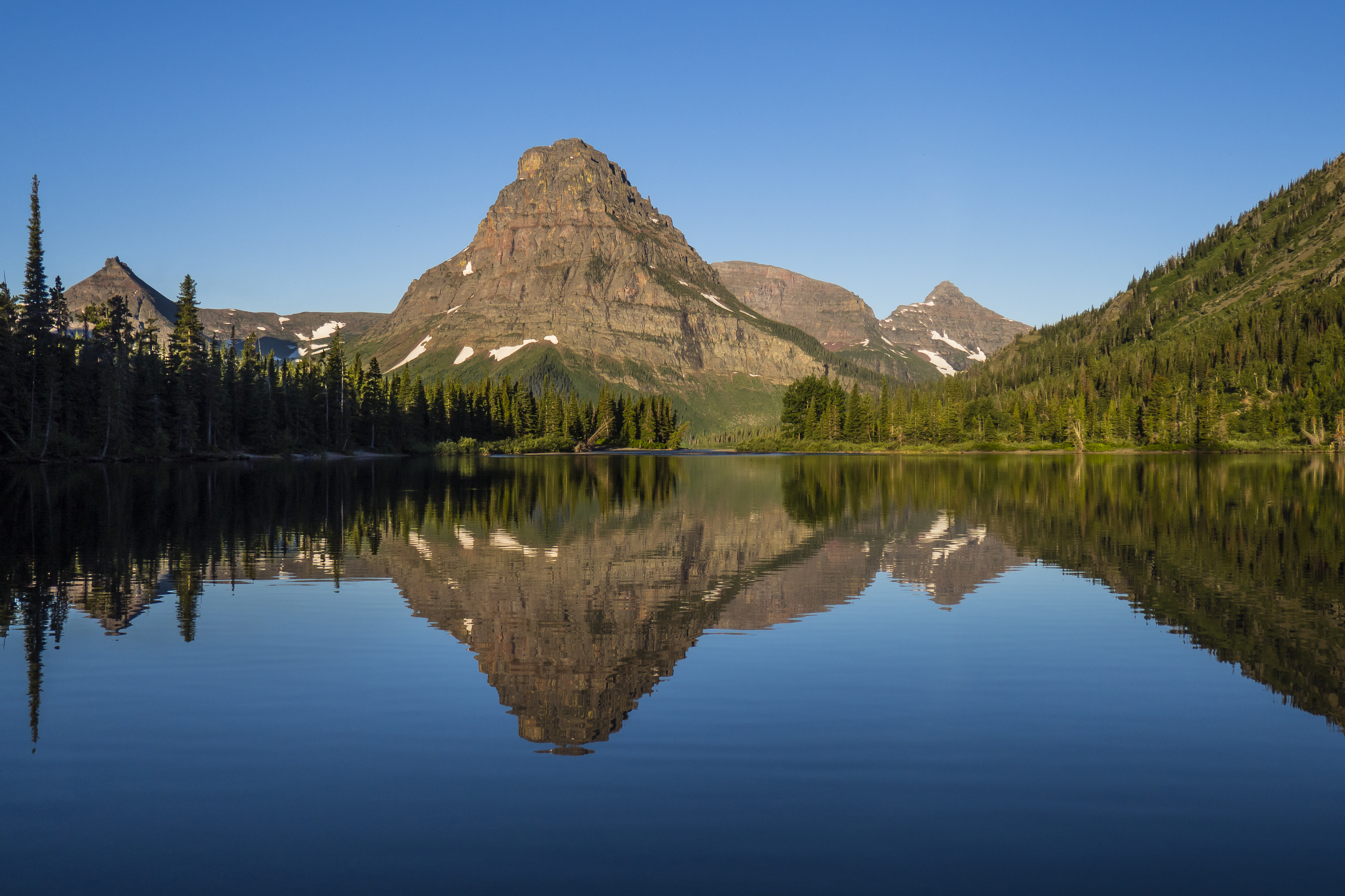 無料モバイル壁紙湖, 山, 反射, 地球, 国立公園, グレイシャー国立公園をダウンロードします。