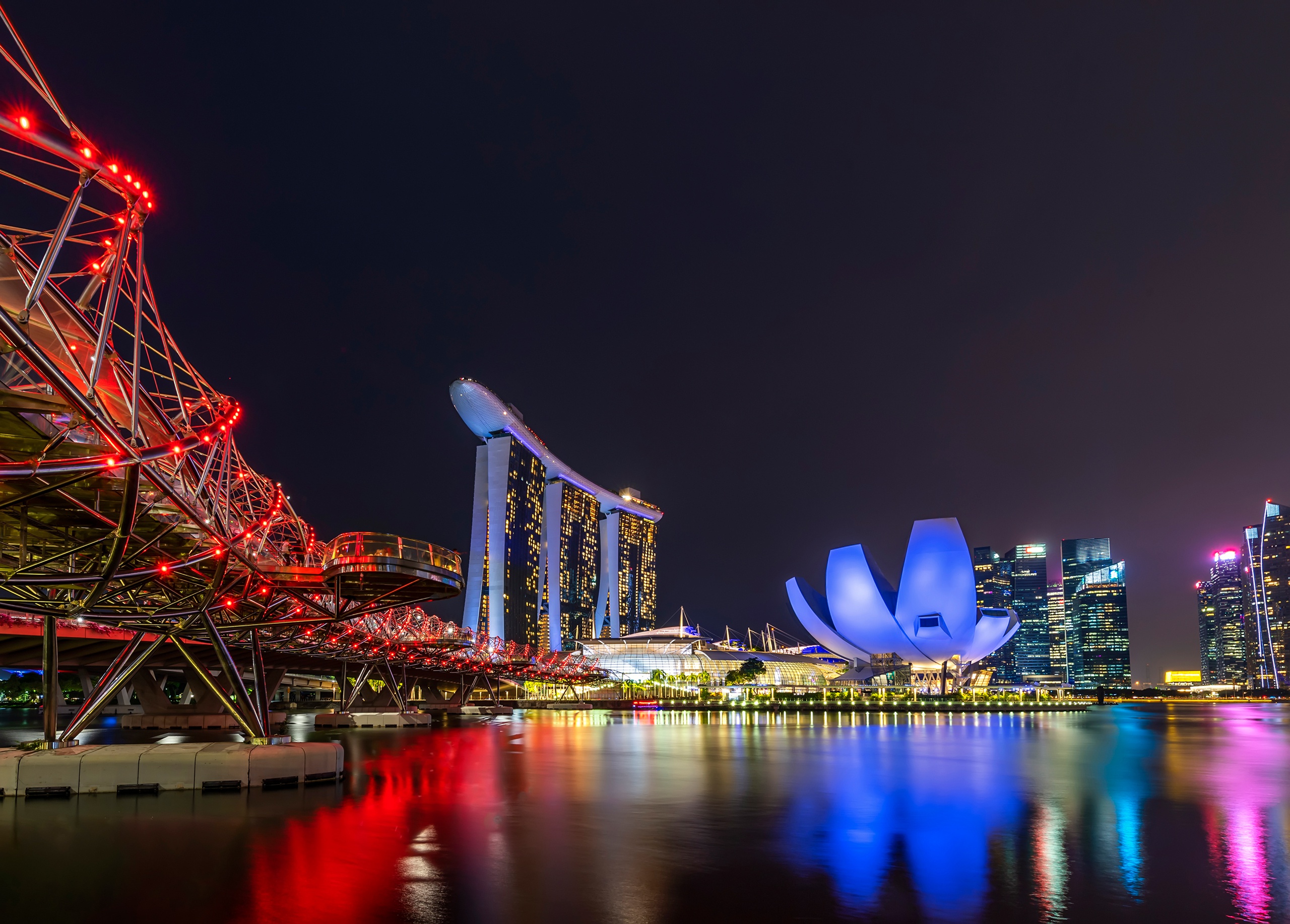 951976壁紙のダウンロードマンメイド, マリーナベイサンズ, 橋, 建物, らせん橋, 光, 夜, シンガポール, 超高層ビル-スクリーンセーバーと写真を無料で