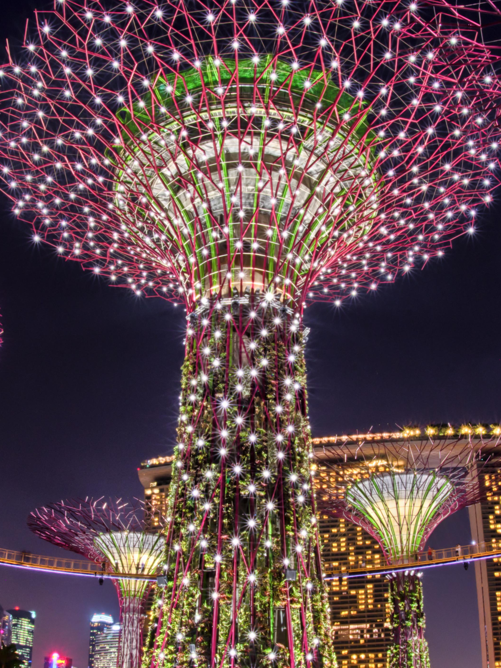 Скачати мобільні шпалери Ніч, Світло, Барвистий, Сінгапур, Створено Людиною, Марина Бей Сендс безкоштовно.