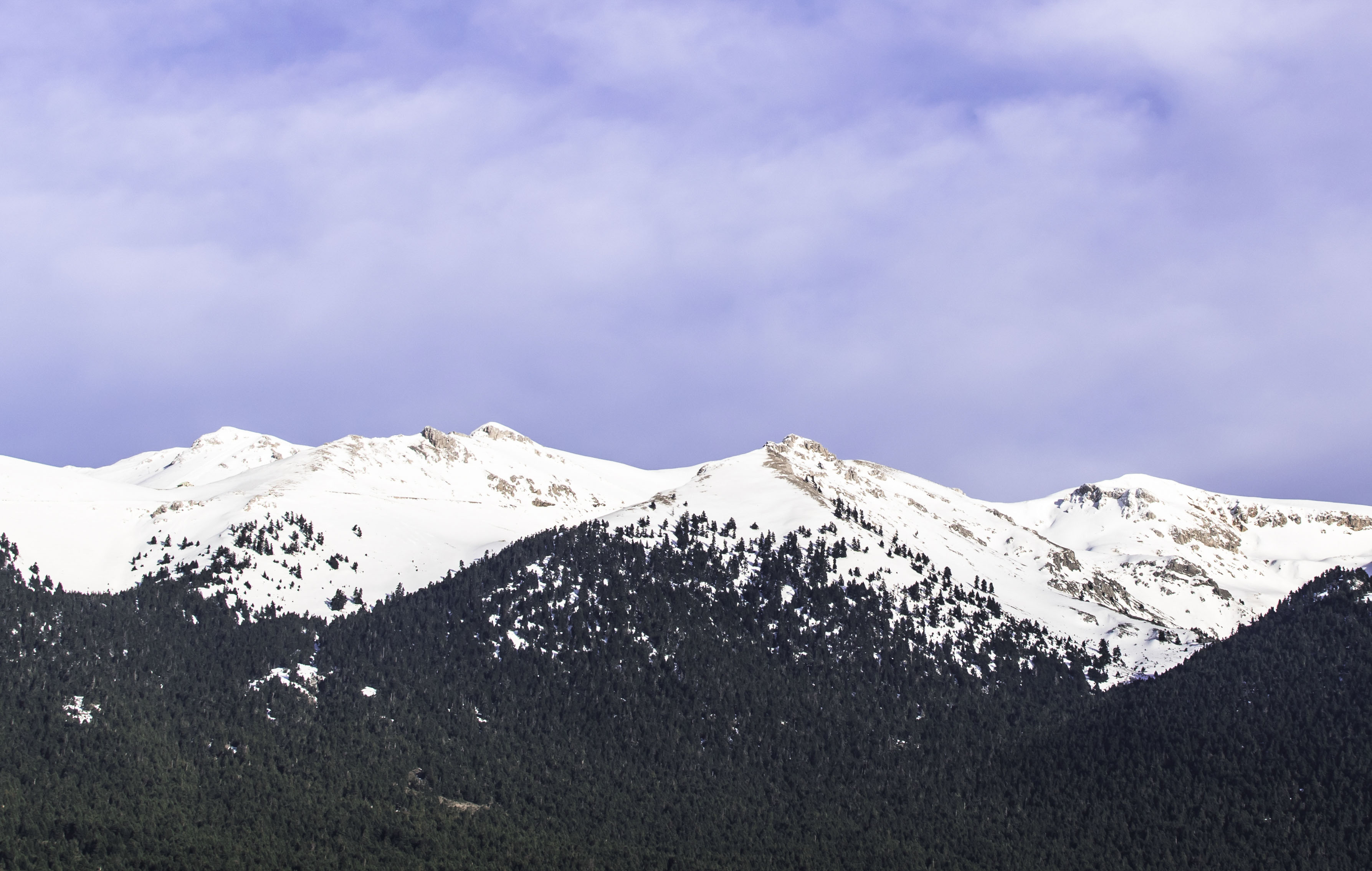 Handy-Wallpaper Natur, Mountains, Dahl, Distanz, Schnee kostenlos herunterladen.