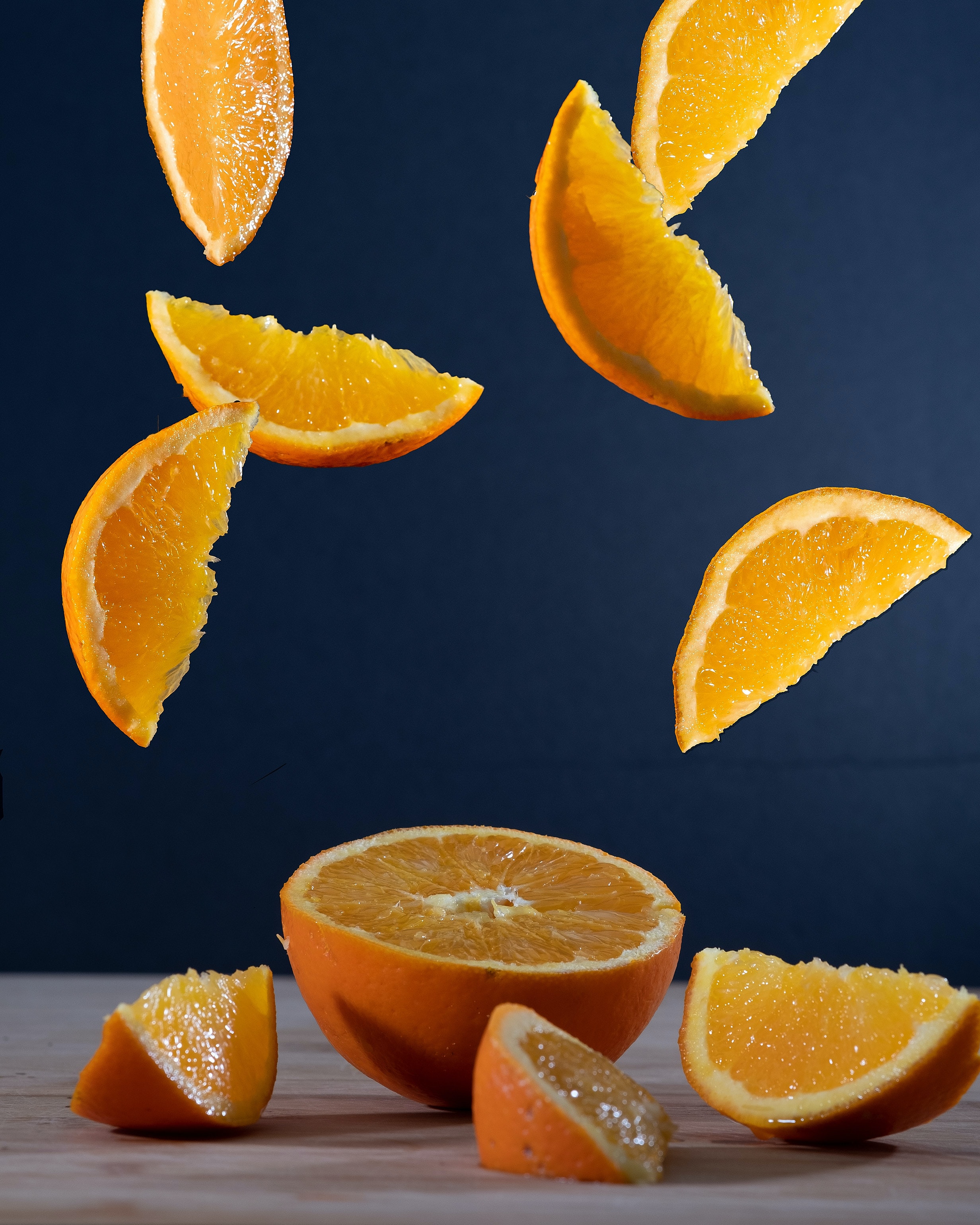 106258 скачать картинку еда, фрукт, цитрус, апельсин, дольки, сочный, оранжевые - обои и заставки бесплатно