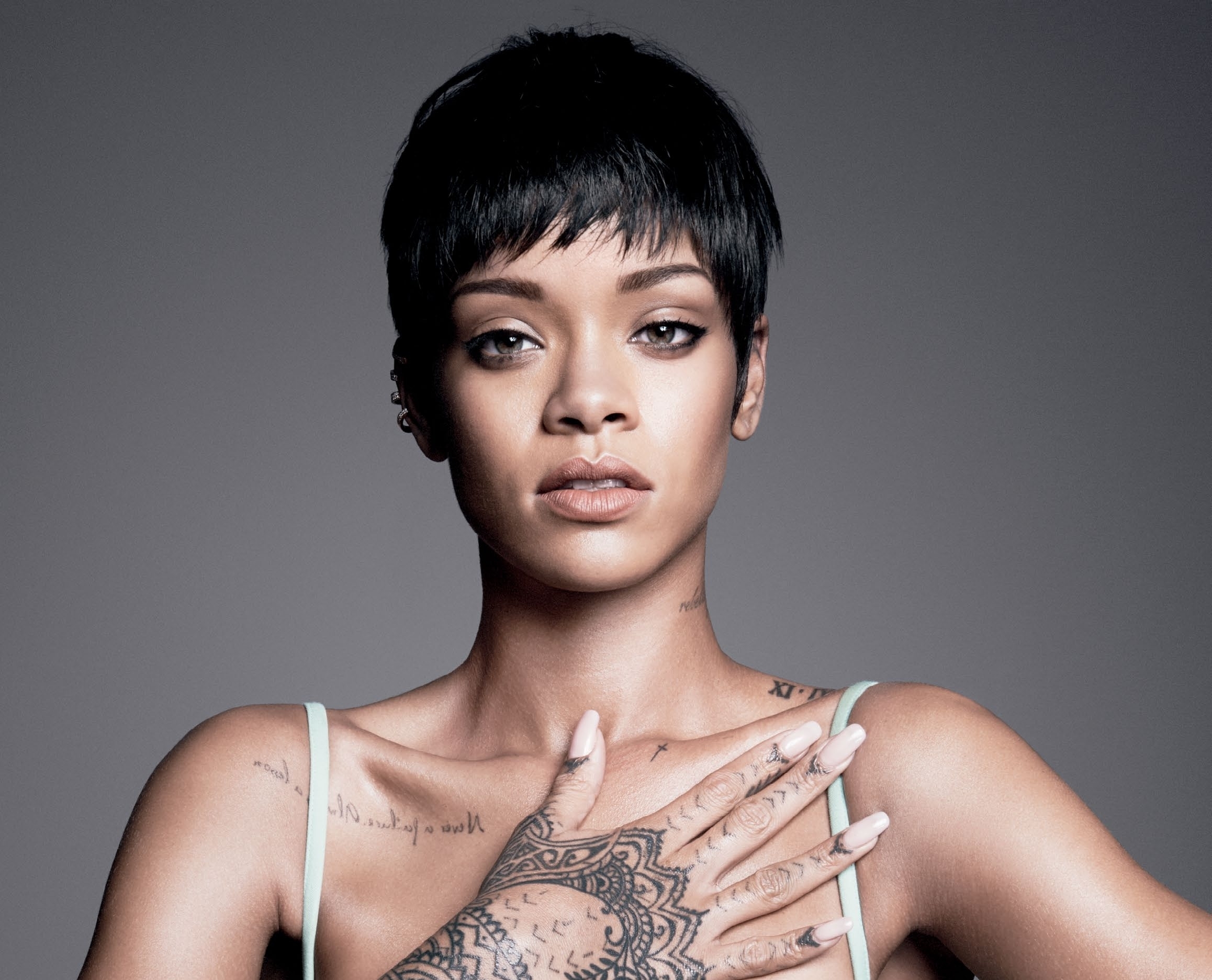 Laden Sie das Musik, Rihanna, Tätowierung, Sänger, Brünette-Bild kostenlos auf Ihren PC-Desktop herunter