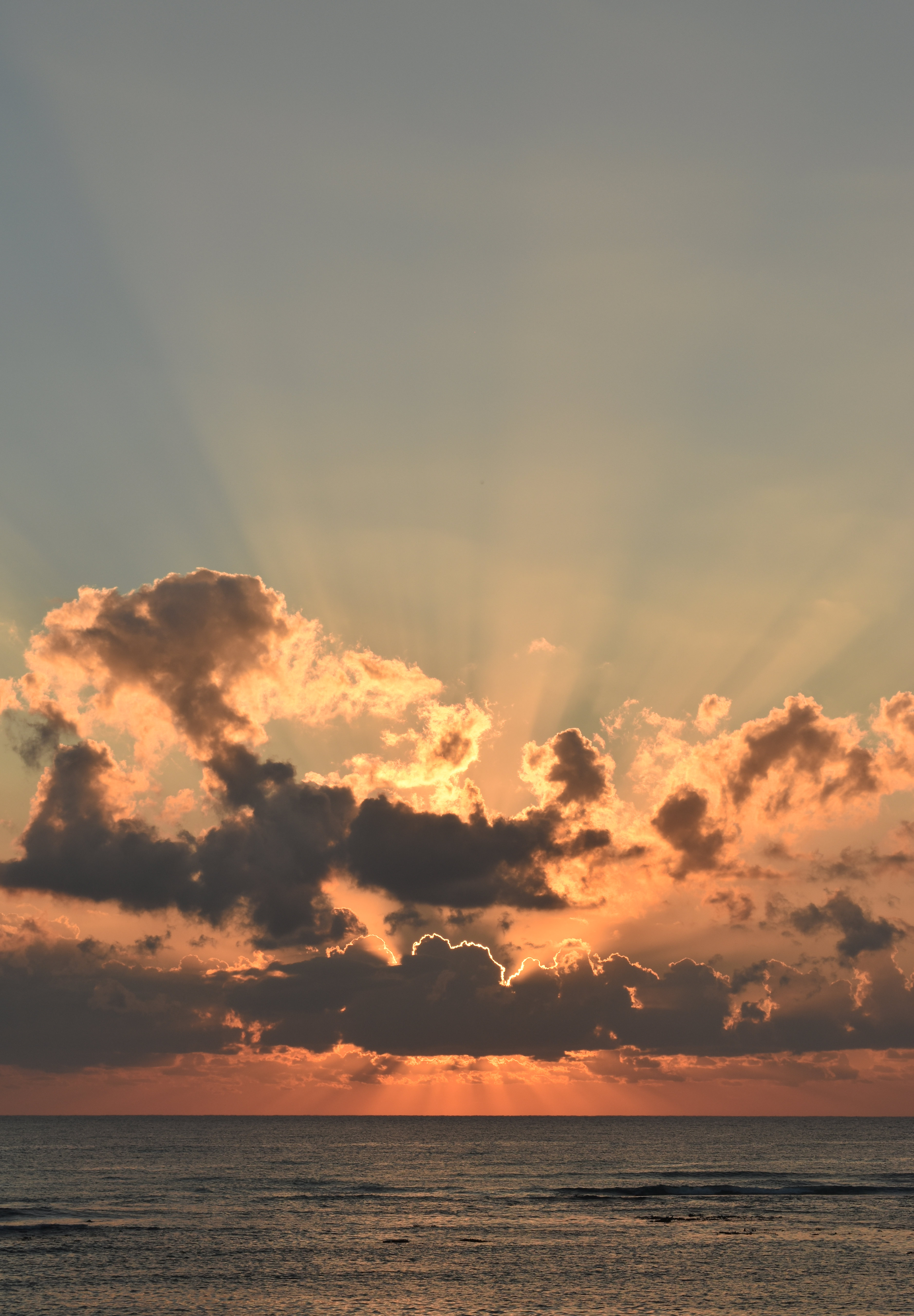 Free download wallpaper Sunset, Sky, Horizon, Rays, Nature, Beams on your PC desktop