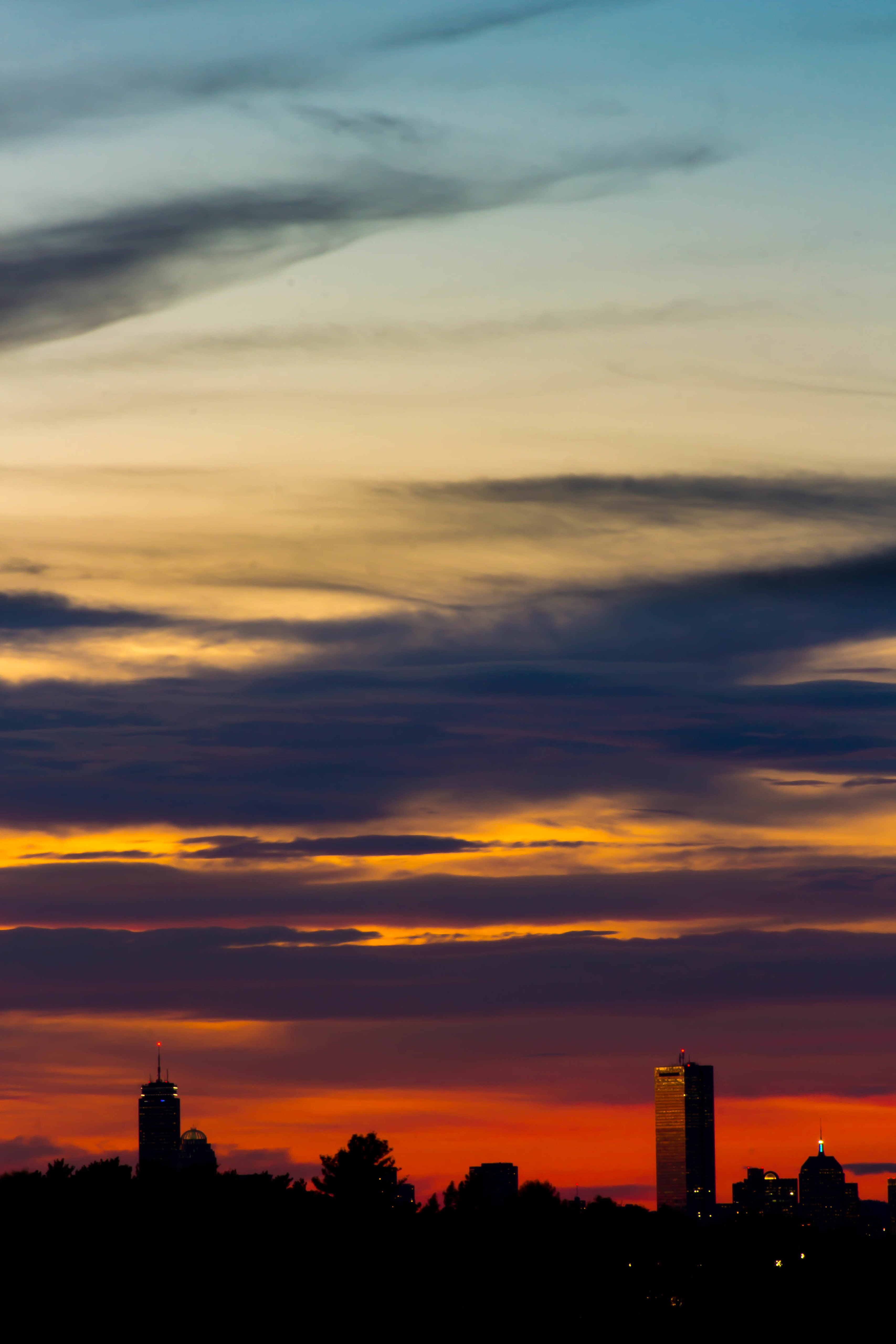 Handy-Wallpaper Sunset, Stadt, Wolkenkratzer, Gebäude, Sky, Dunkel kostenlos herunterladen.