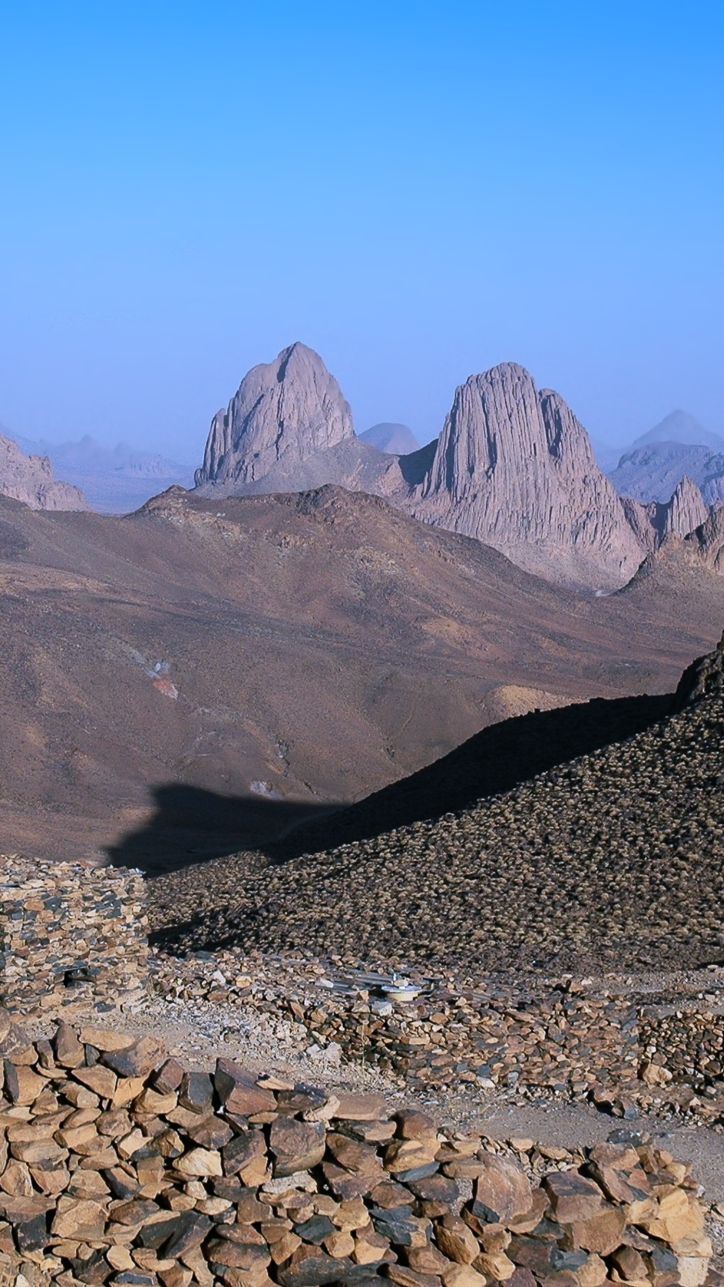 Descarga gratis la imagen Paisaje, Naturaleza, Montañas, Desierto, Montaña, Piedra, Fotografía, Argelia, Montañas Hoggar en el escritorio de tu PC