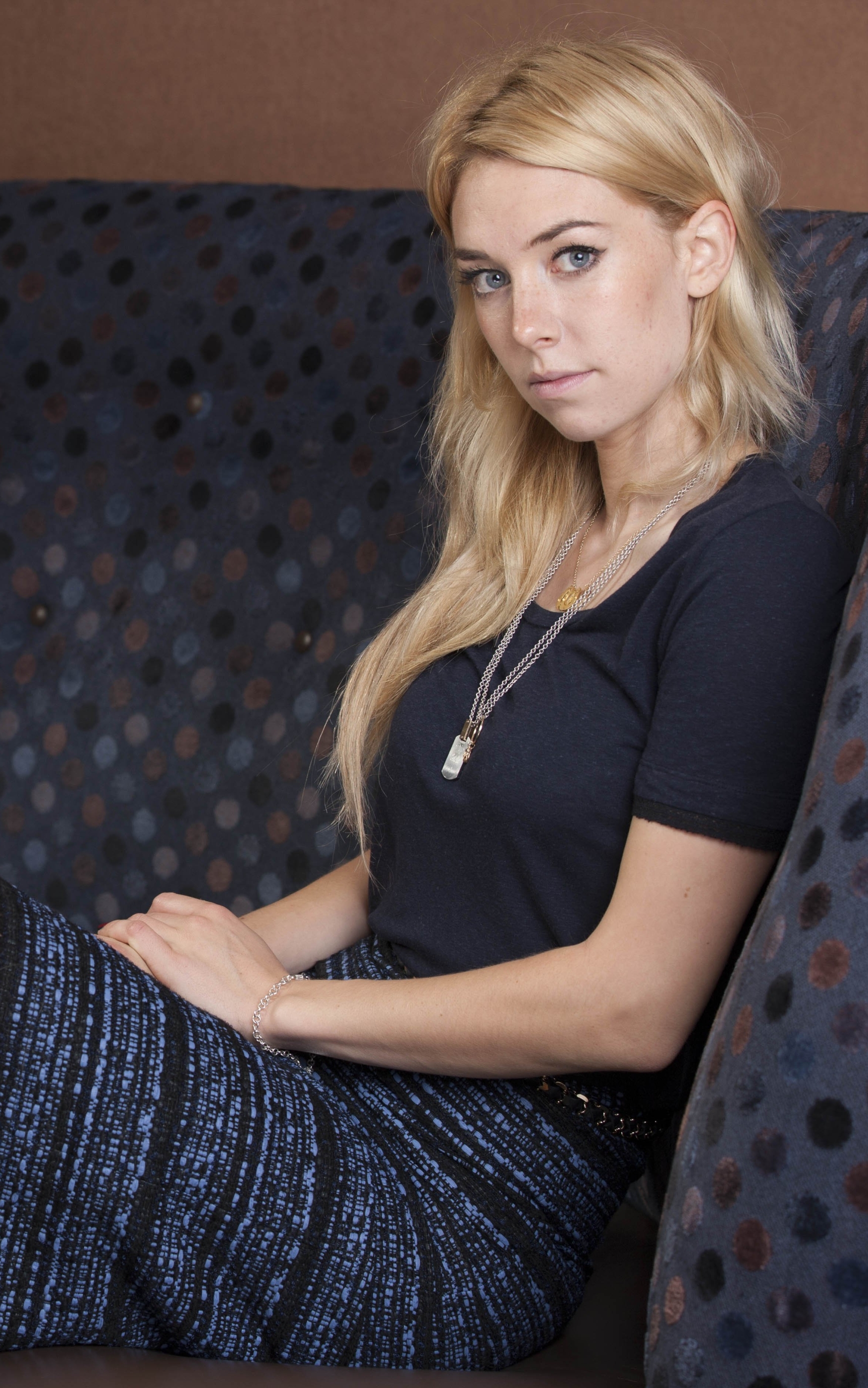 Download mobile wallpaper Blonde, Blue Eyes, Celebrity, Long Hair, Actress, Vanessa Kirby for free.