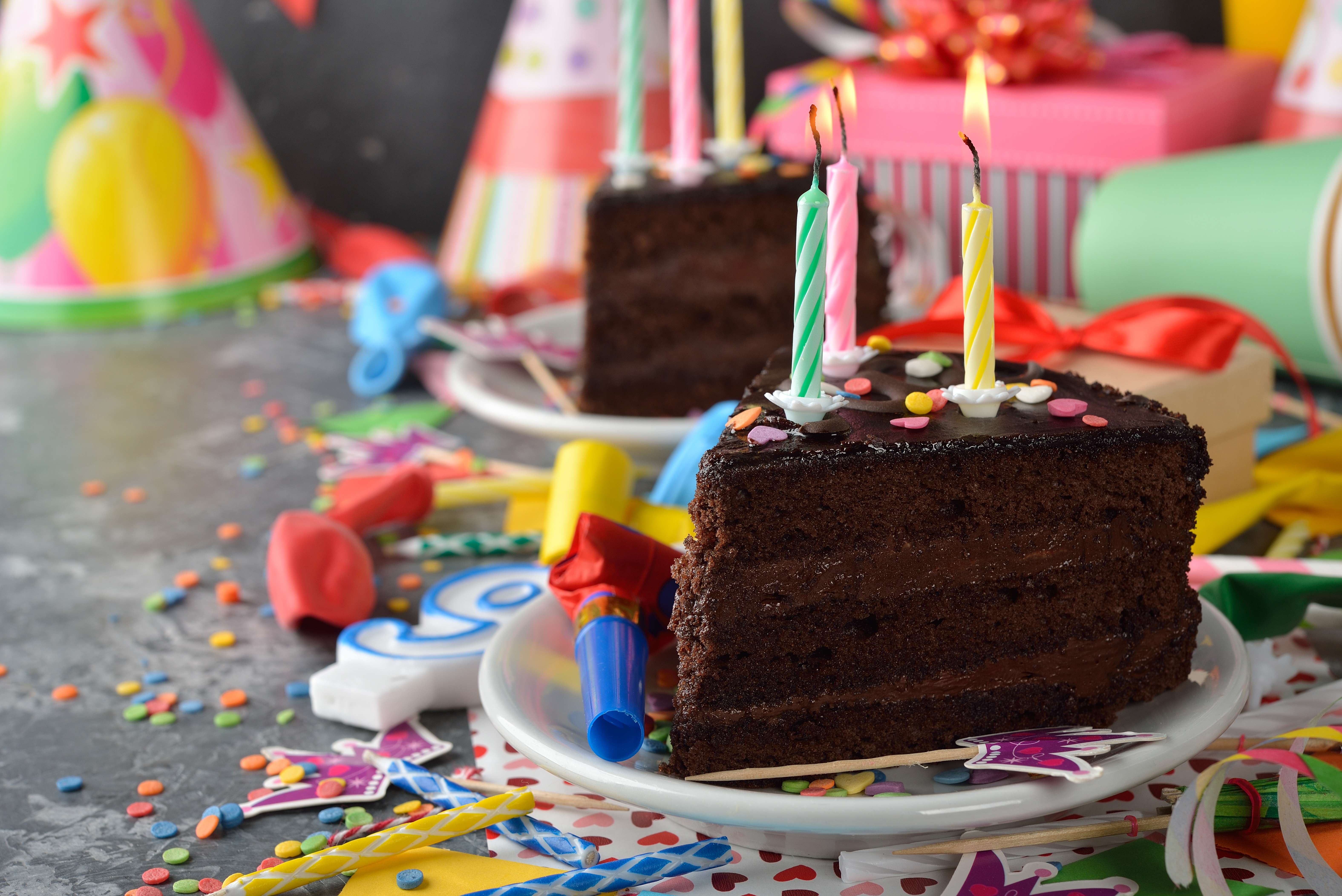 865988 завантажити картинку свято, день народження, торт, свічка, святкування, шоколад, кольори - шпалери і заставки безкоштовно