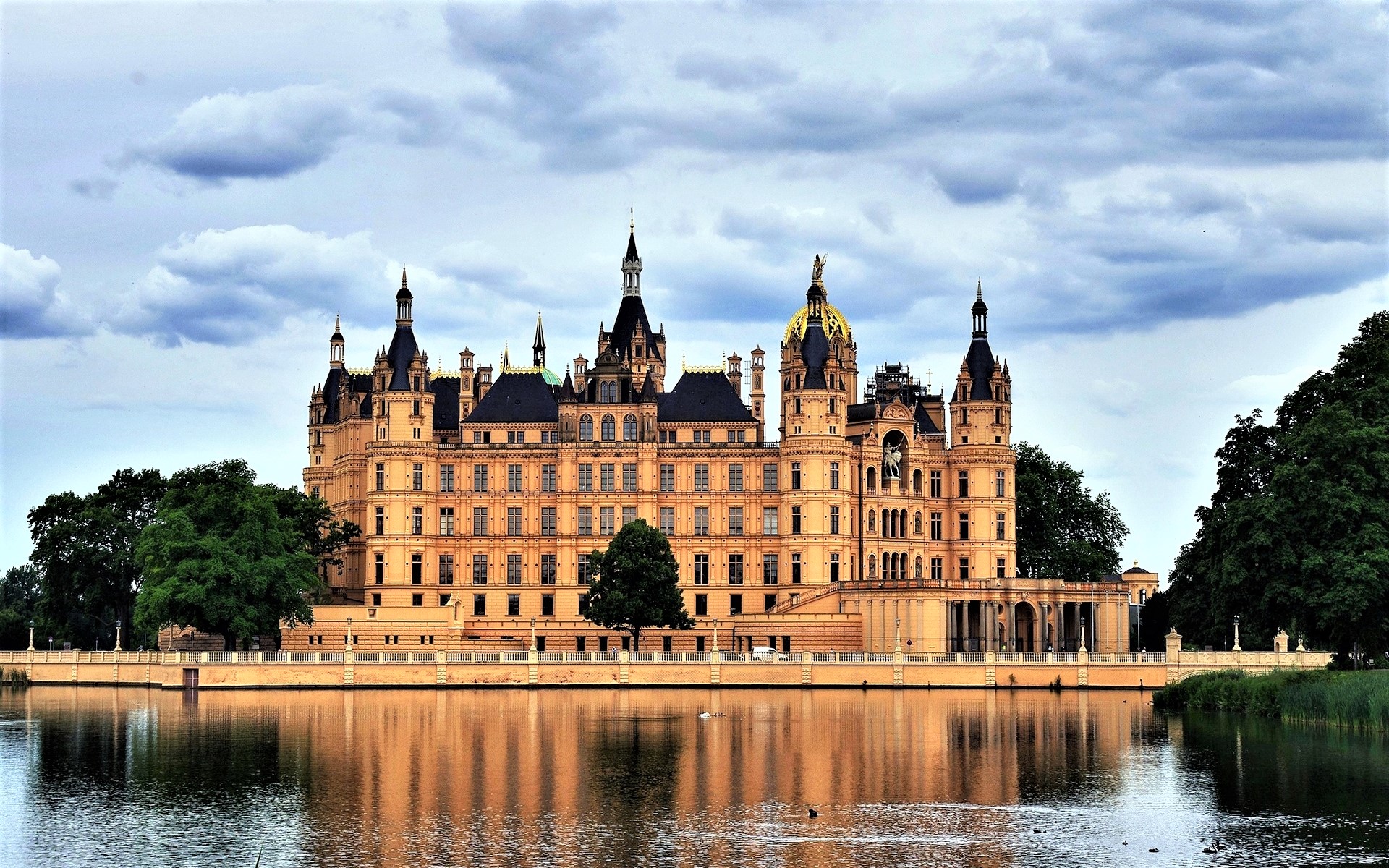 Free download wallpaper Architecture, Man Made, Schwerin Palace, Palaces on your PC desktop