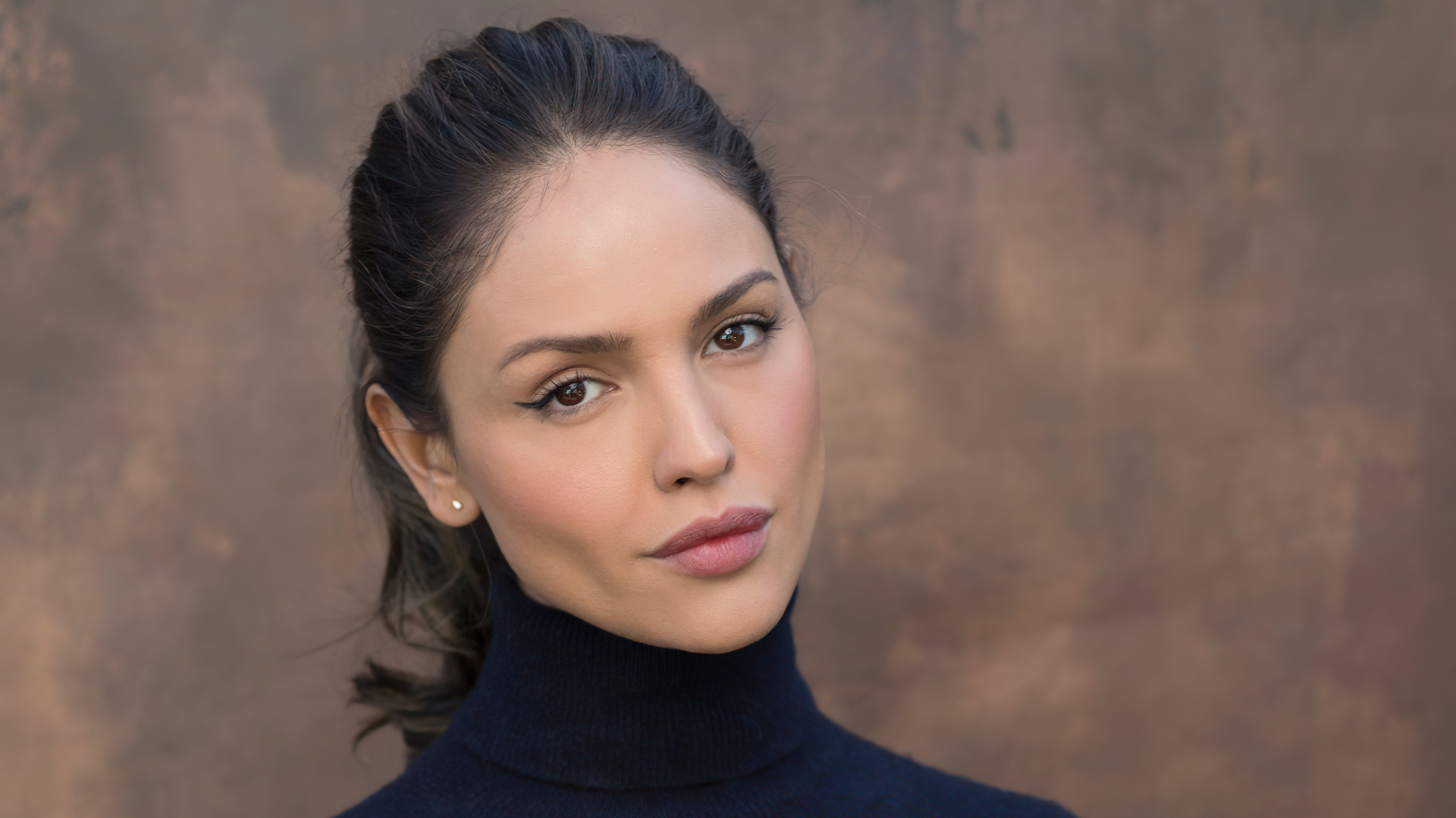 Download mobile wallpaper Face, Brunette, Celebrity, Mexican, Brown Eyes, Actress, Eiza González for free.