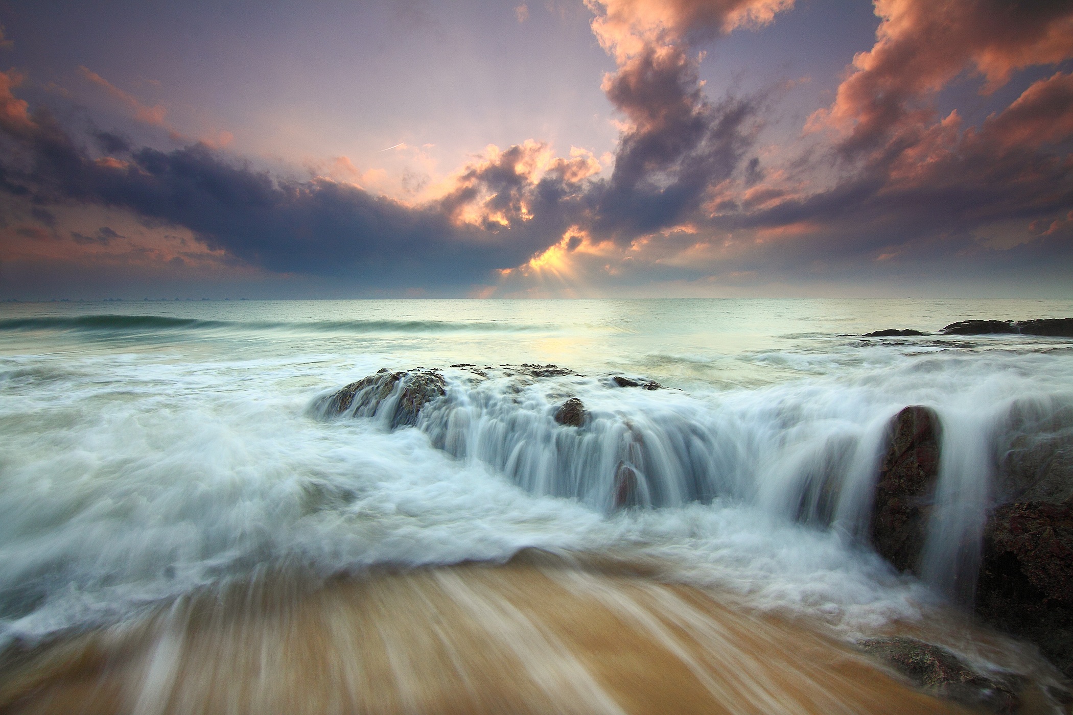 Download mobile wallpaper Nature, Ocean, Earth, Cloud, Wave, Seascape for free.