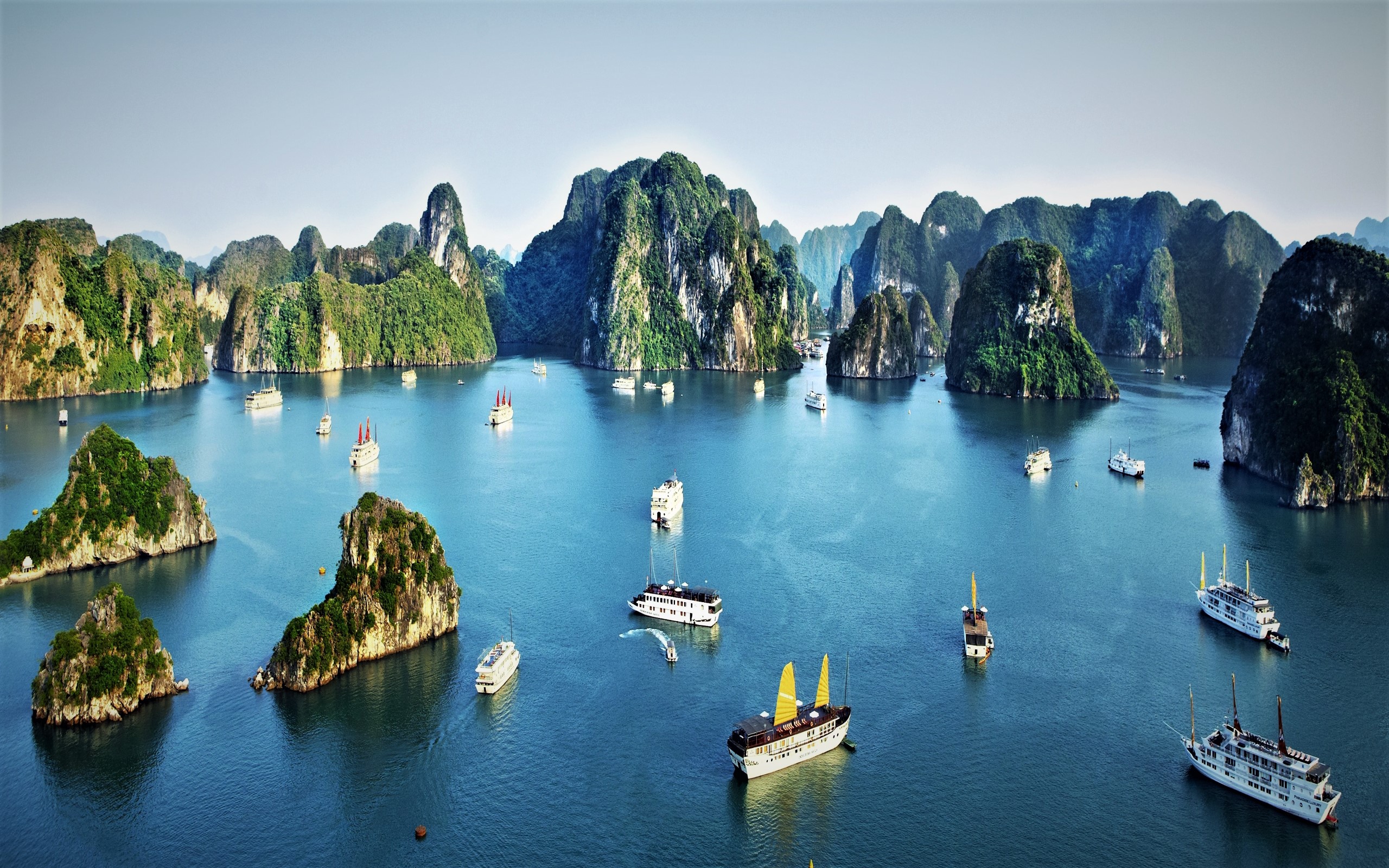 Handy-Wallpaper Ozean, Erde, Boot, Fotografie, Vietnam, Meer, Hạ Long Bucht kostenlos herunterladen.