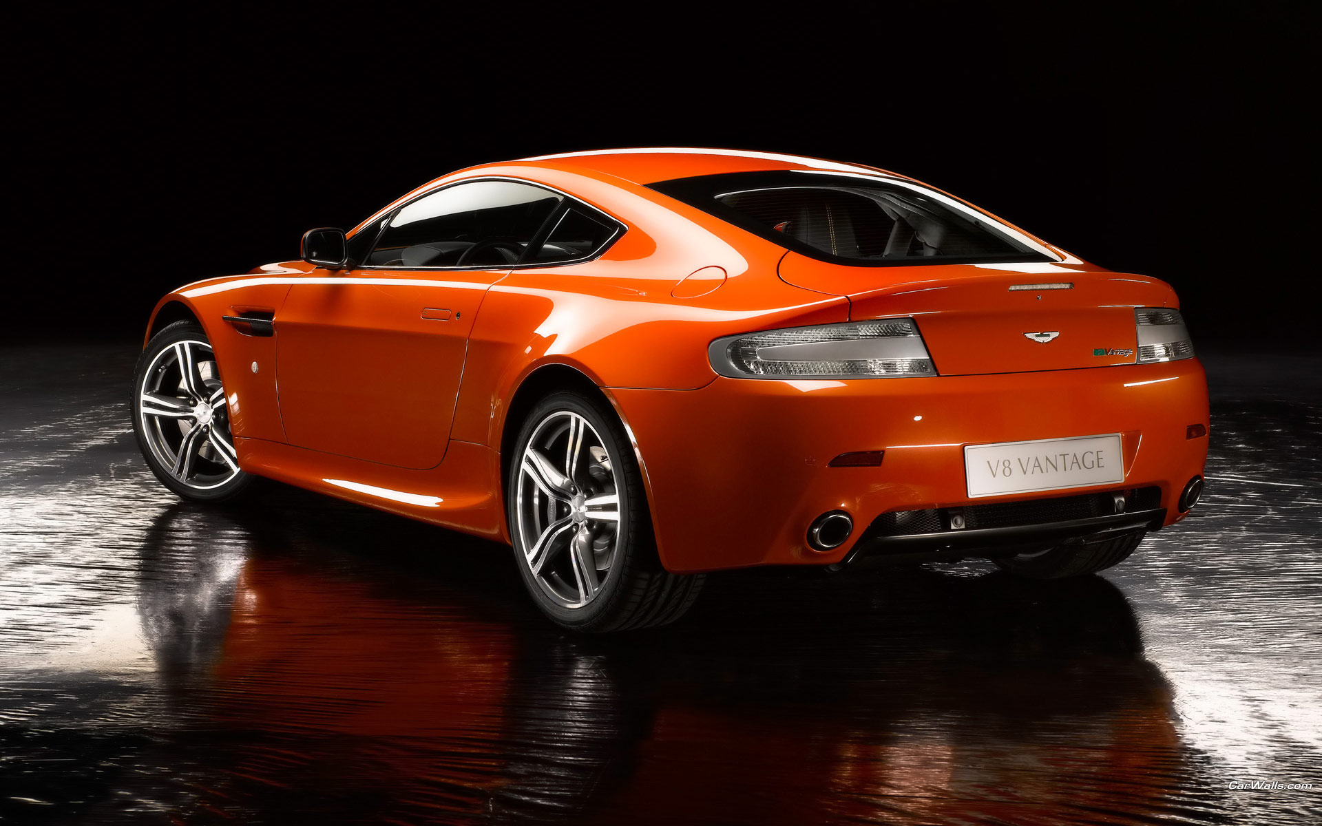 Handy-Wallpaper Fahrzeuge, Aston Martin V8 Vantage kostenlos herunterladen.