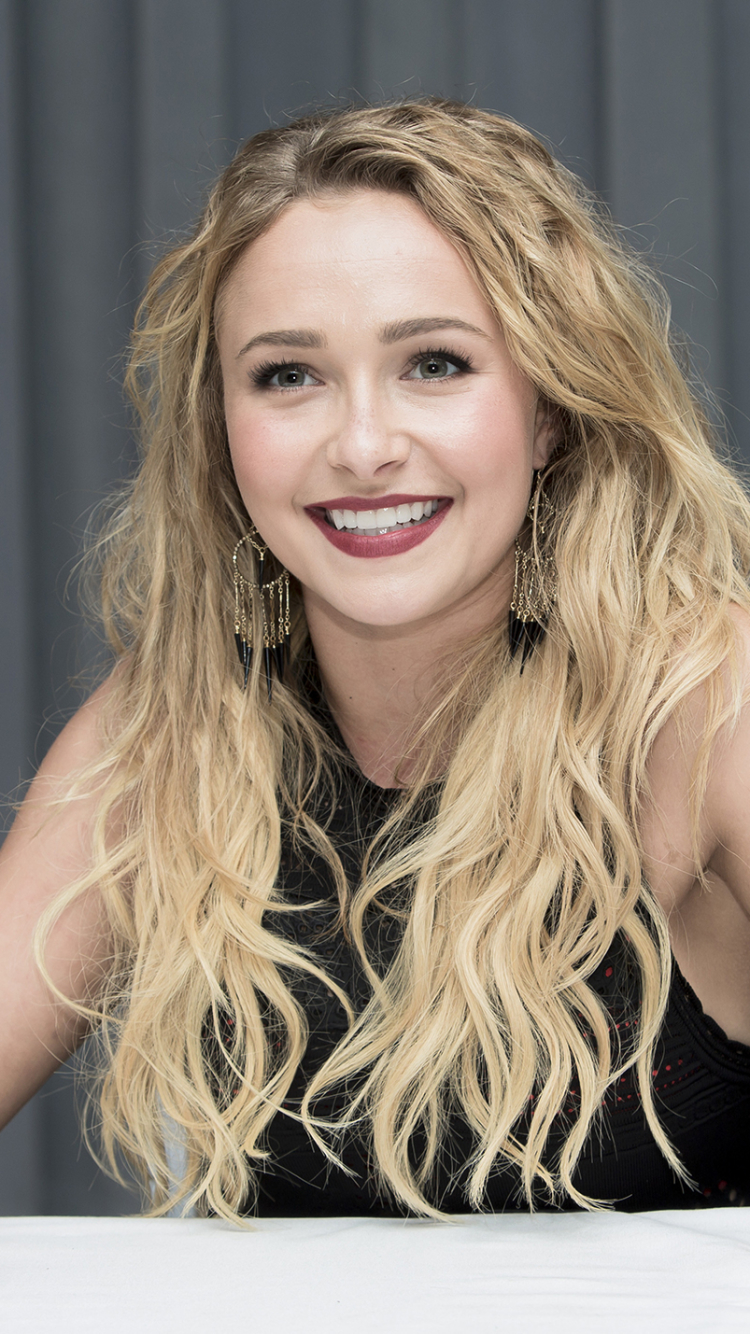 Descarga gratuita de fondo de pantalla para móvil de Sonreír, Rubio, Ojos Verdes, Aretes, Americano, Celebridades, Actriz, Rubia, Lápiz Labial, Hayden Panettiere.