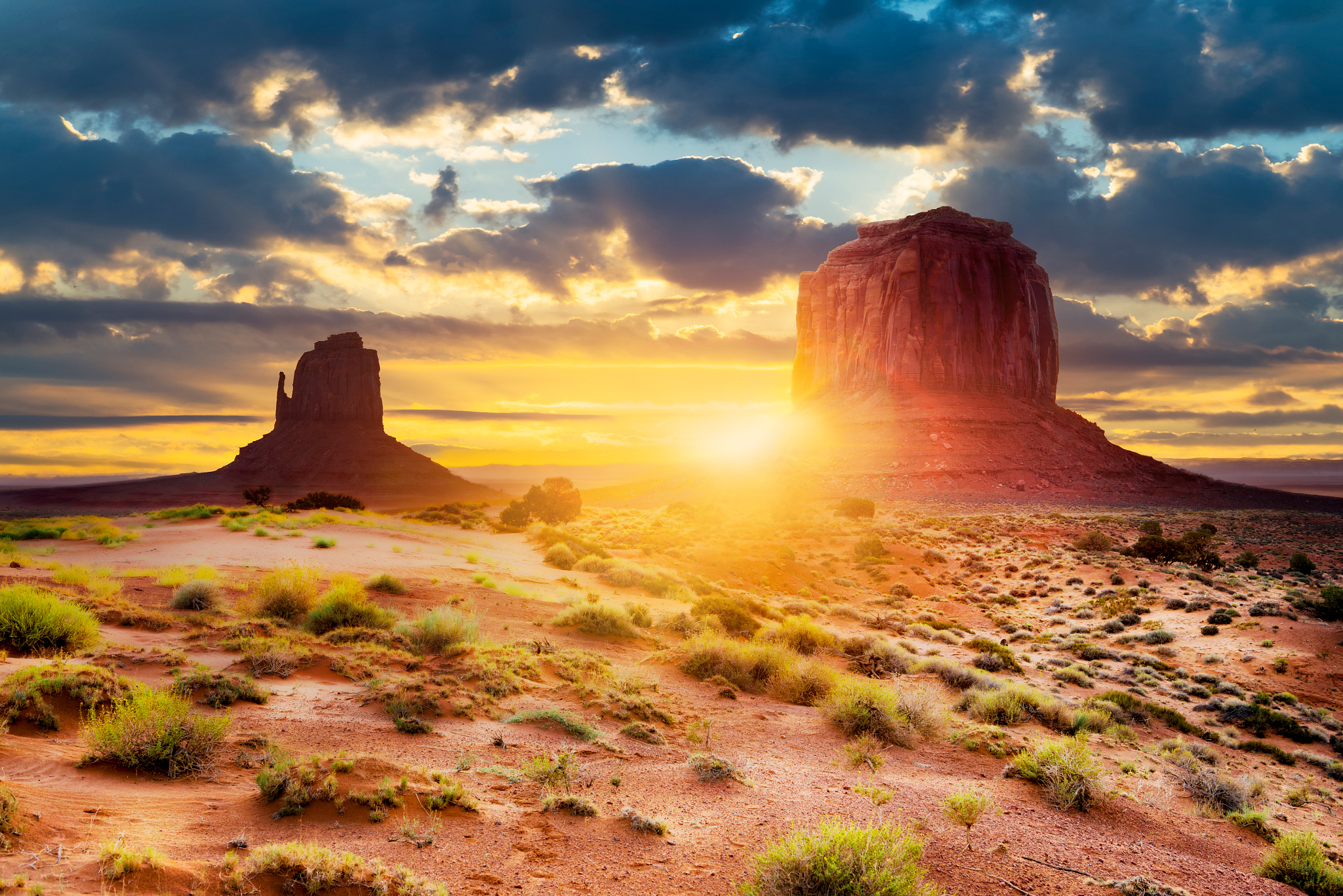 685182 Hintergrundbild herunterladen glühen, erde/natur, monumenttal, arizona, schlucht, wolke, desrt, landschaft, navajo, sonne, utah - Bildschirmschoner und Bilder kostenlos