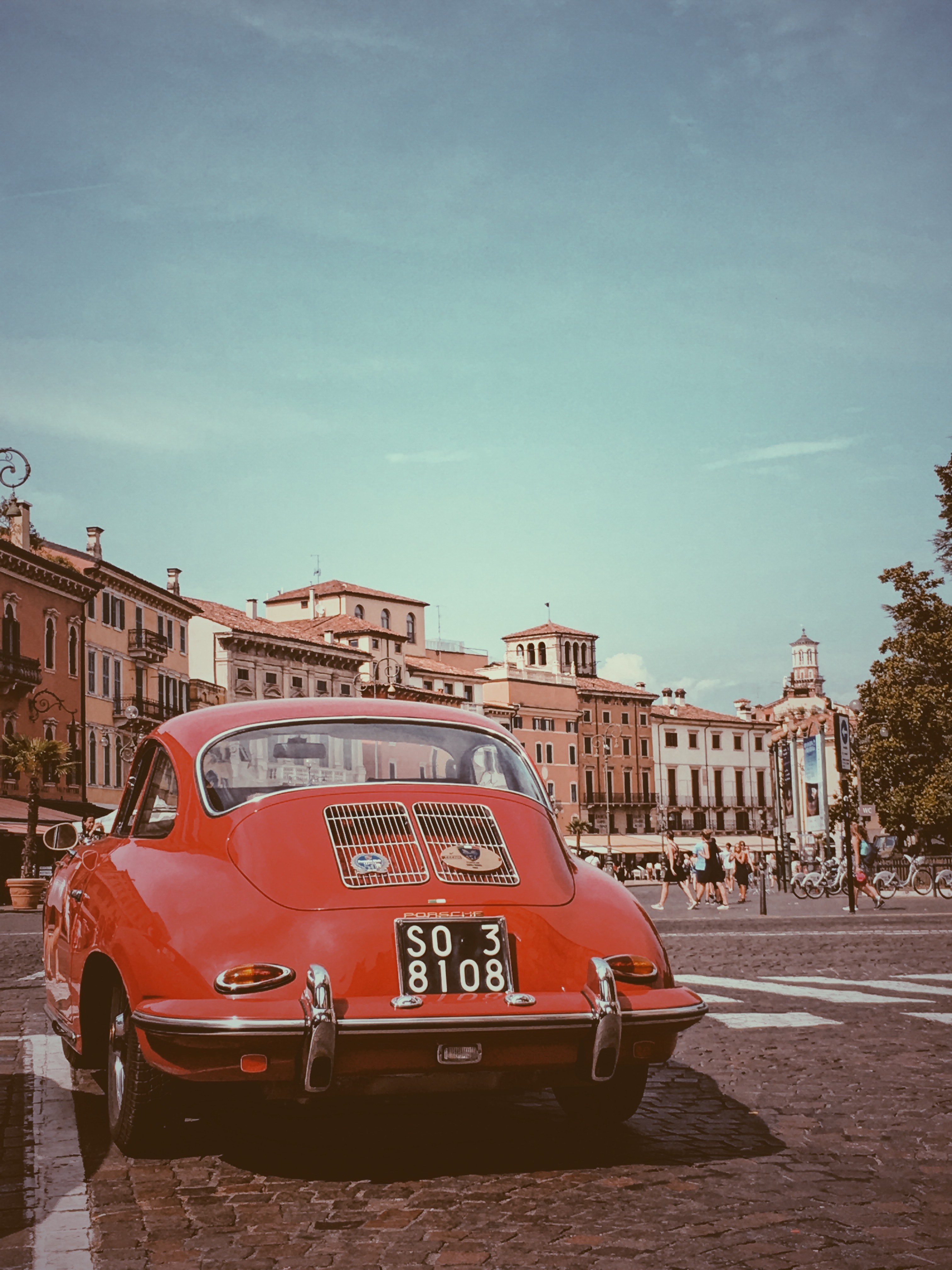 121414 télécharger l'image italie, voiture, voitures, porsche, rouge, rétro, vérone - fonds d'écran et économiseurs d'écran gratuits