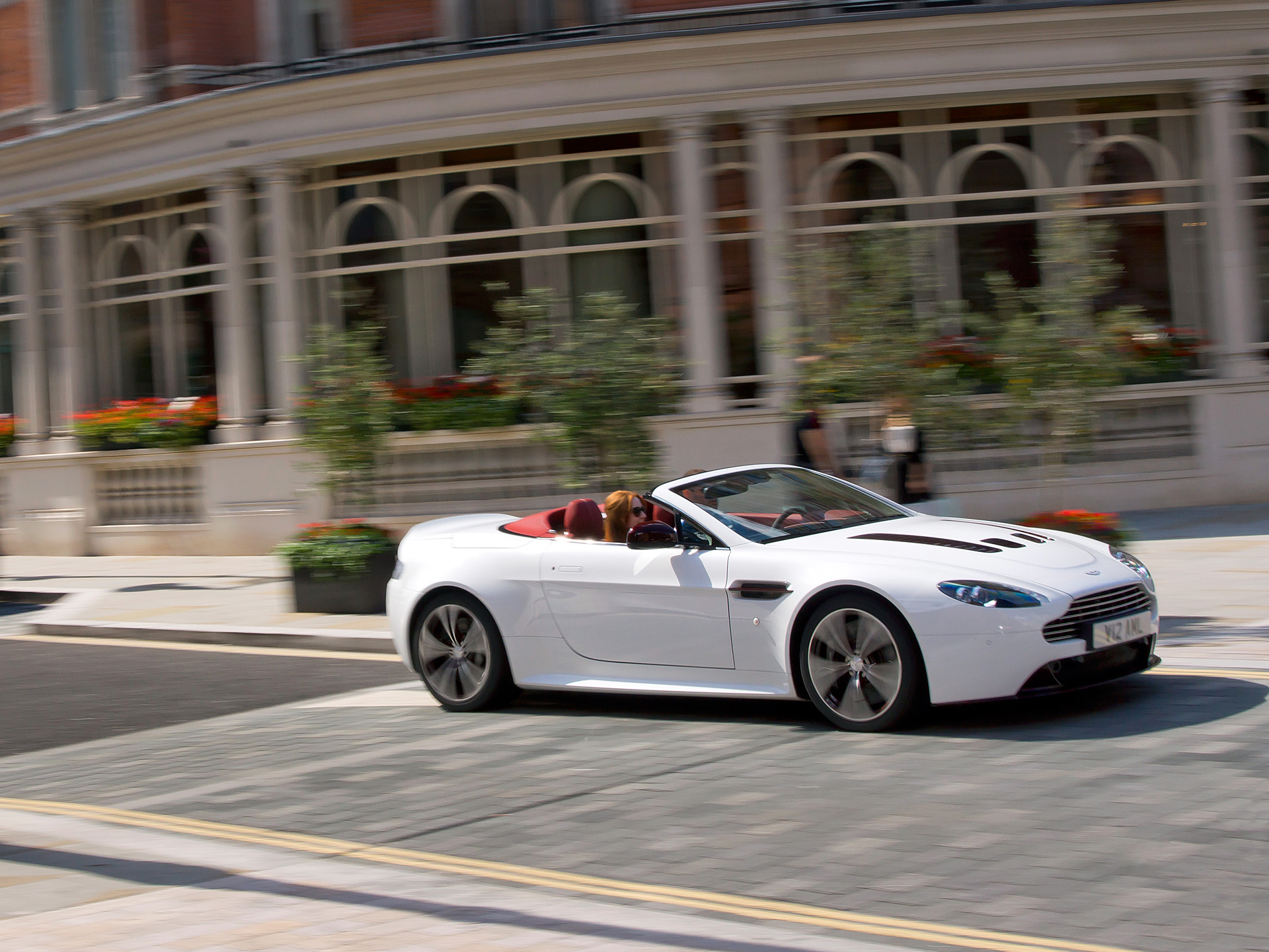 Téléchargez gratuitement l'image Aston Martin, Véhicules, Aston Martin V12 Vantage sur le bureau de votre PC