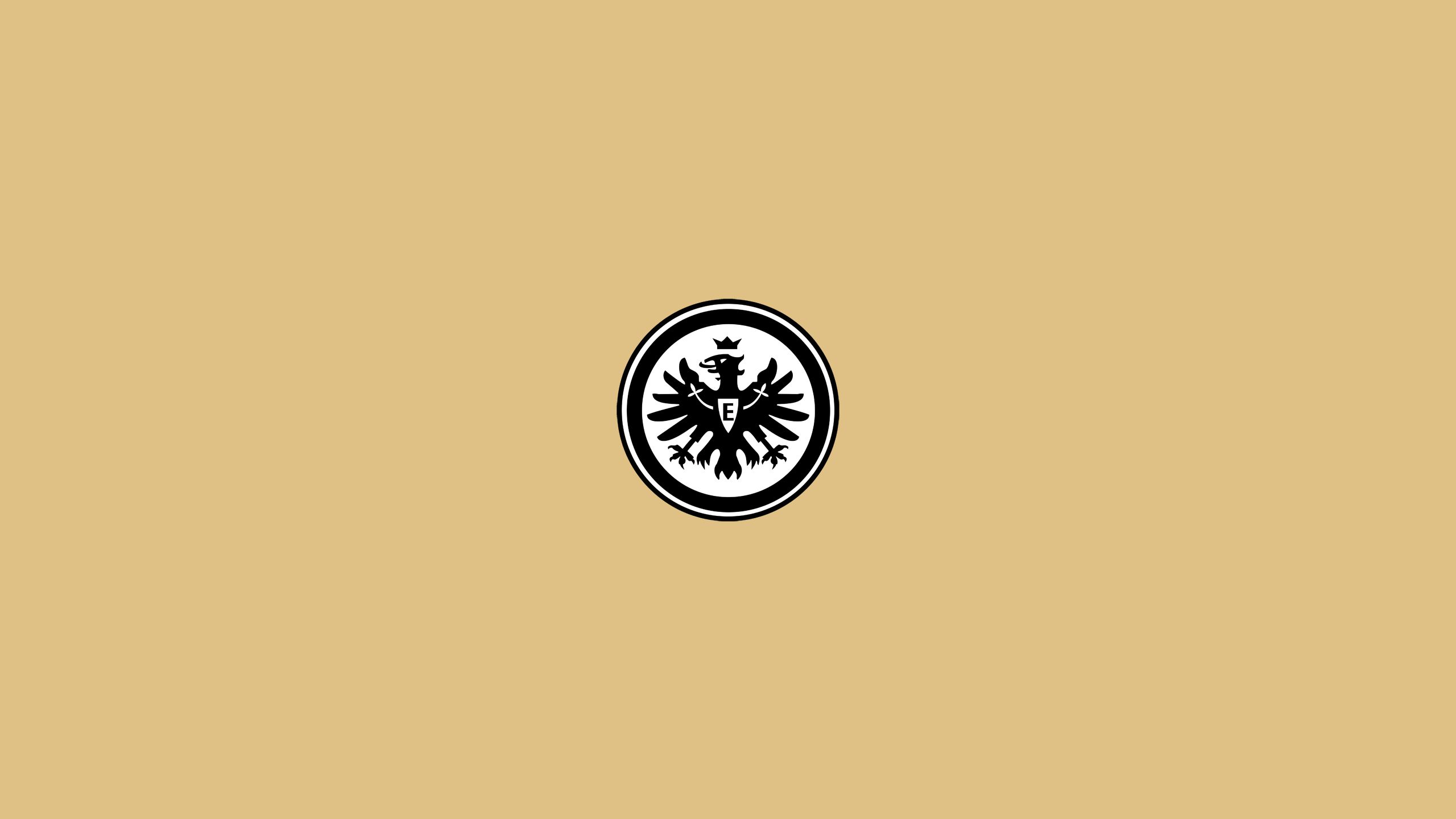 Handy-Wallpaper Sport, Fußball, Logo, Emblem, Eintracht Frankfurt kostenlos herunterladen.