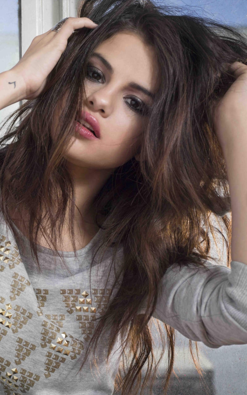 Download mobile wallpaper Music, Selena Gomez, Singer, Brunette, Long Hair, Actress for free.