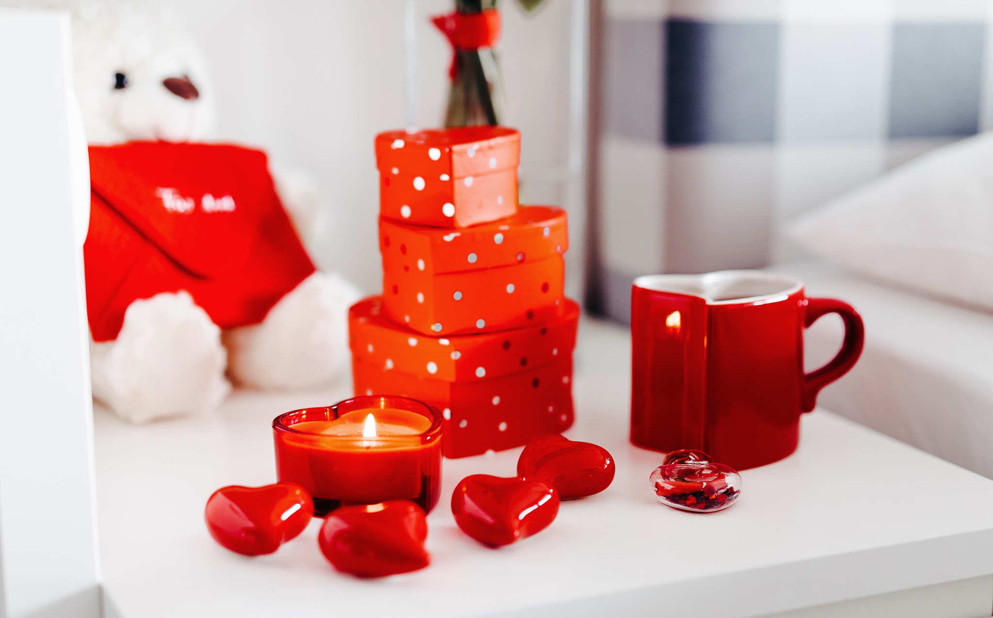 Handy-Wallpaper Feiertage, Liebe, Valentinstag, Geschenk, Kerze, Stillleben, Herzförmig kostenlos herunterladen.