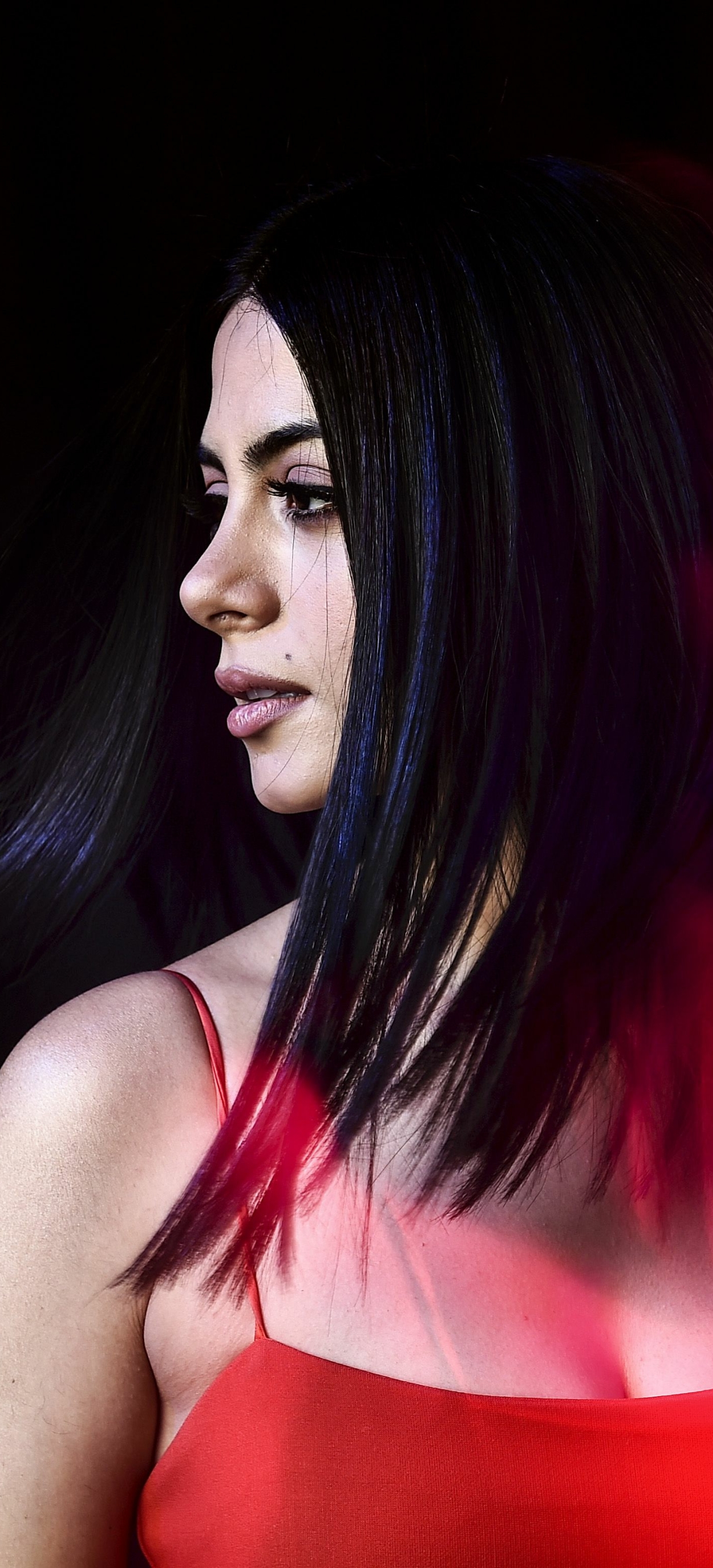 Download mobile wallpaper Celebrity, Canadian, Black Hair, Actress, Emeraude Toubia for free.