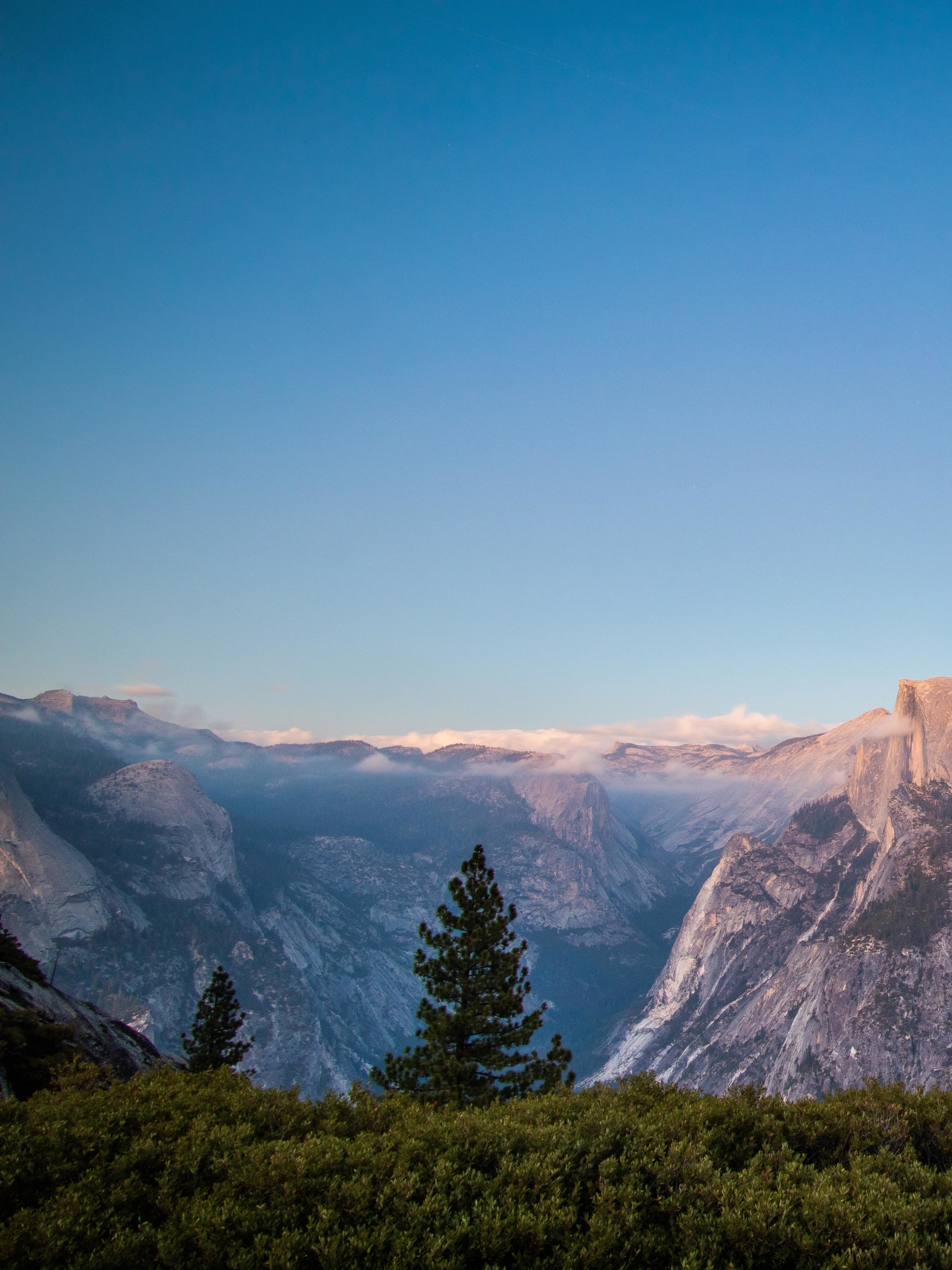 Handy-Wallpaper Landschaft, Natur, Berg, Cliff, Klippe, Gebirge, Nationalpark, Yosemite Nationalpark, Erde/natur kostenlos herunterladen.