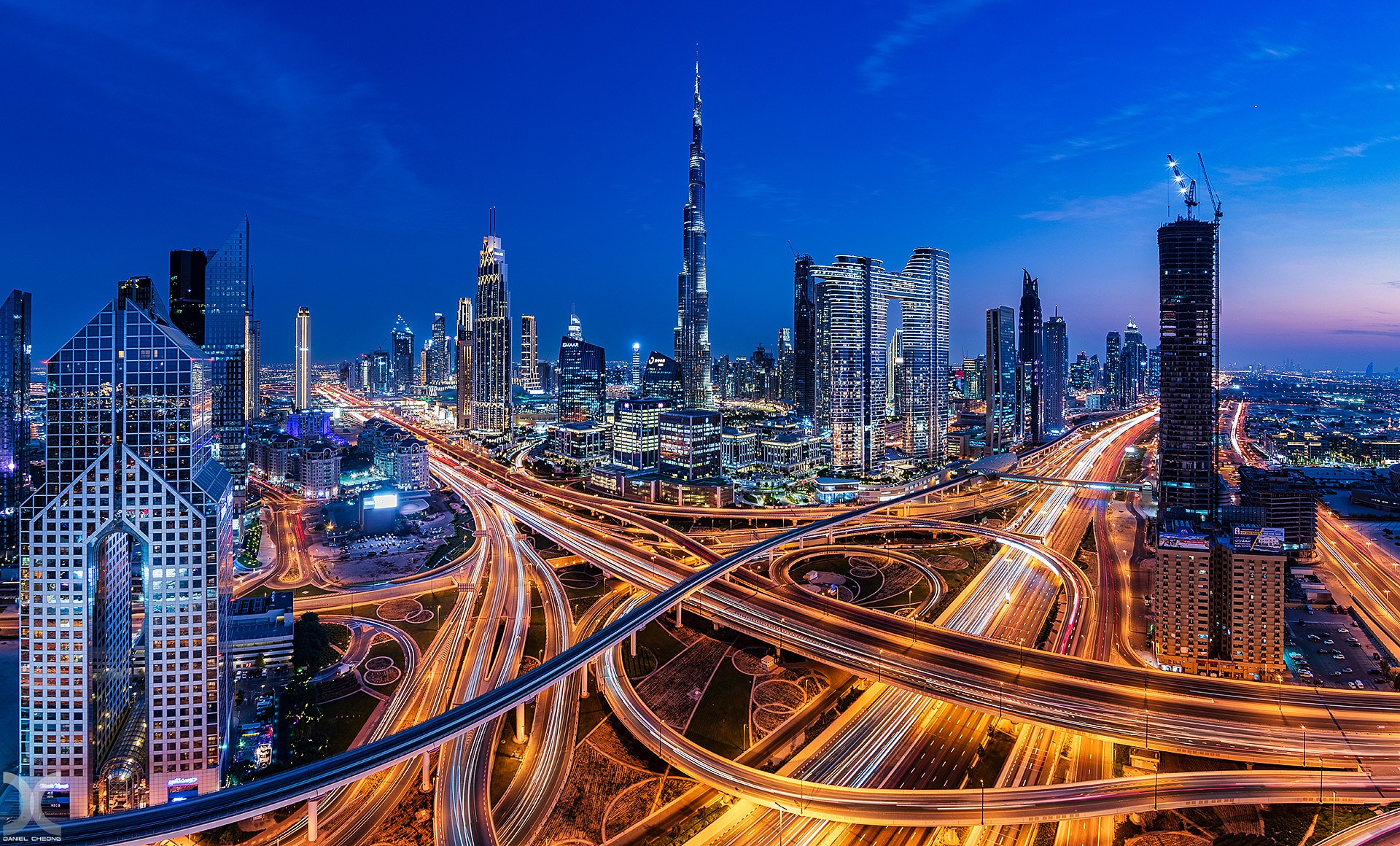 Laden Sie das Städte, Wolkenkratzer, Dubai, Vereinigte Arabische Emirate, Autobahn, Nacht, Burj Khalifa, Menschengemacht, Großstadt-Bild kostenlos auf Ihren PC-Desktop herunter
