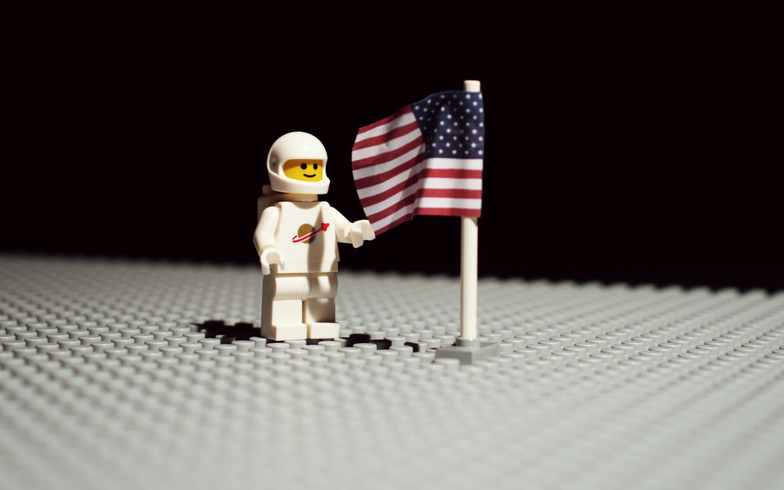359877 скачать обои флаг, космонавт, продукты, лего, фигурка, игрушка - заставки и картинки бесплатно