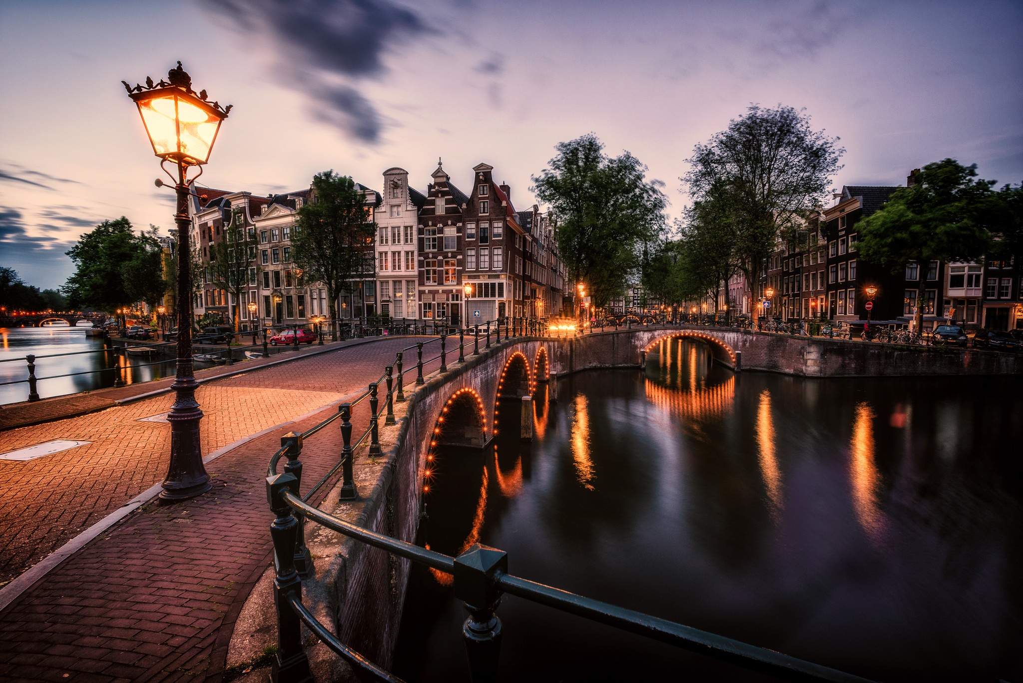 Скачать обои бесплатно Города, Мост, Здание, Нидерланды, Канал, Амстердам, Сделано Человеком картинка на рабочий стол ПК