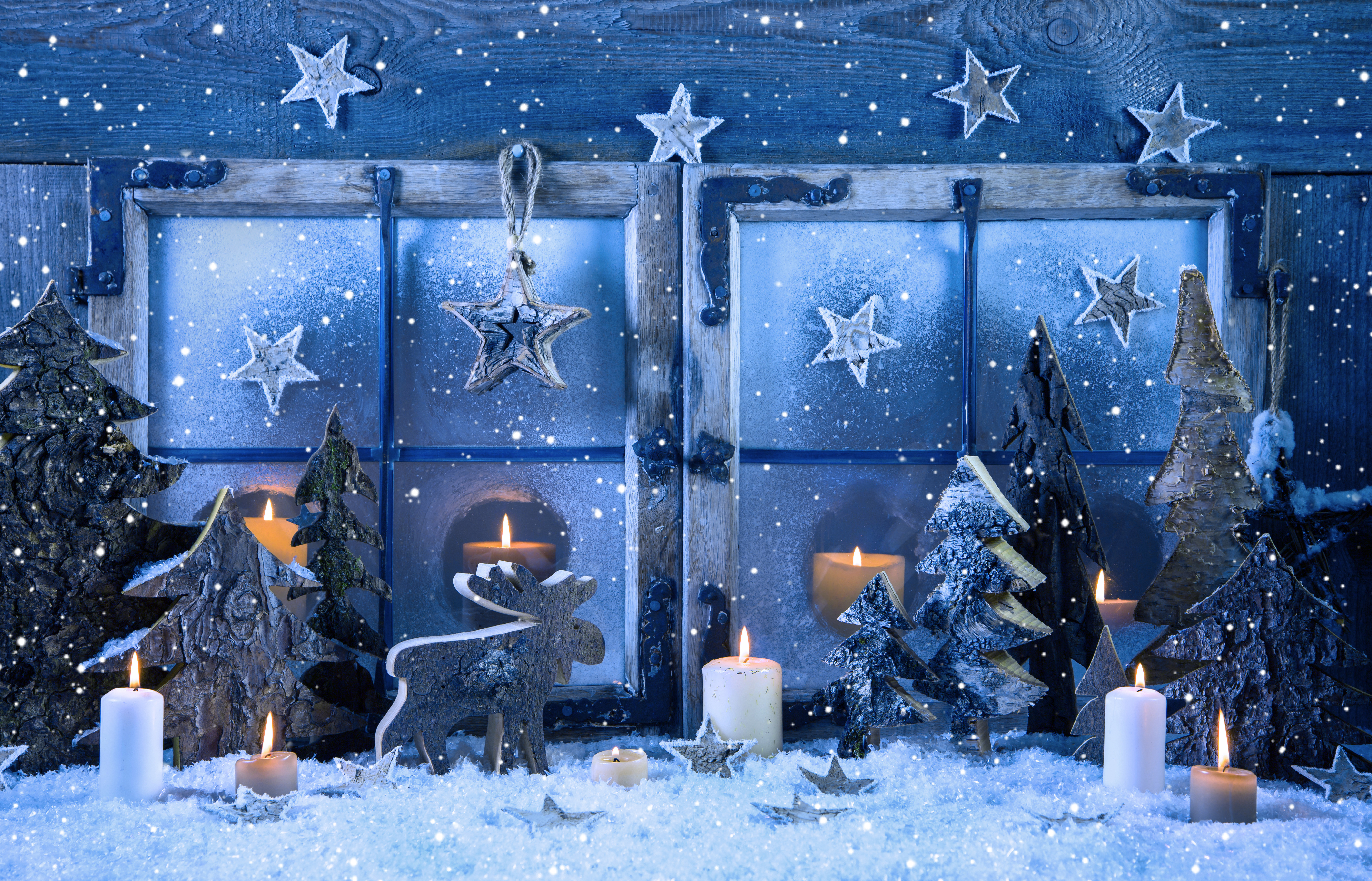 767321 скачать картинку северный олень, рождество, снег, звёзды, праздничные, свеча, окно - обои и заставки бесплатно