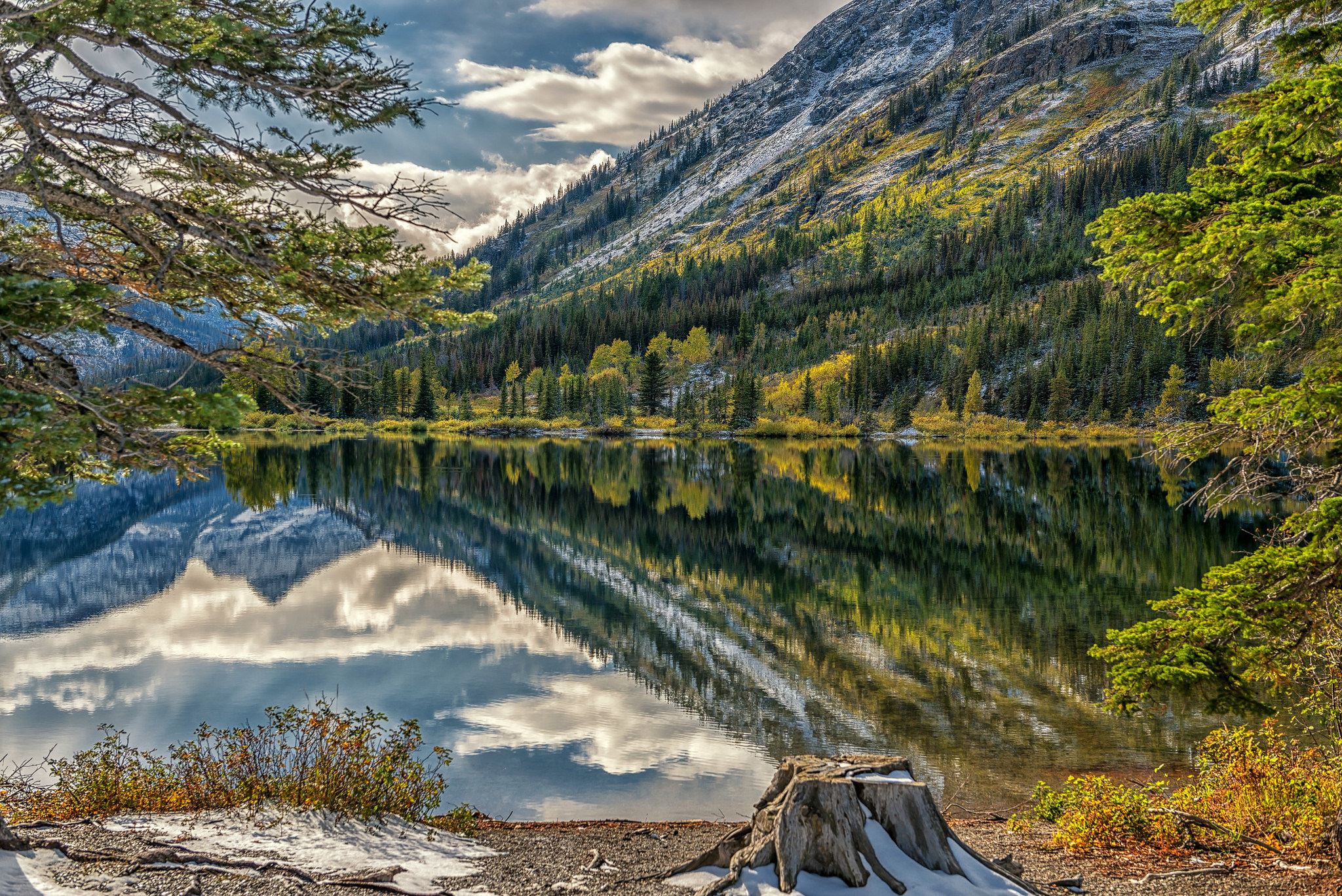 Download mobile wallpaper Landscape, Water, Mountain, Lake, Reflection, Tree, Earth for free.