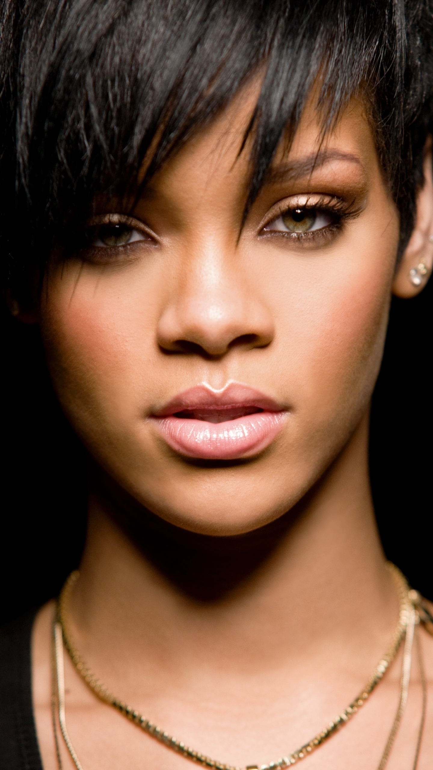 Download mobile wallpaper Music, Rihanna for free.