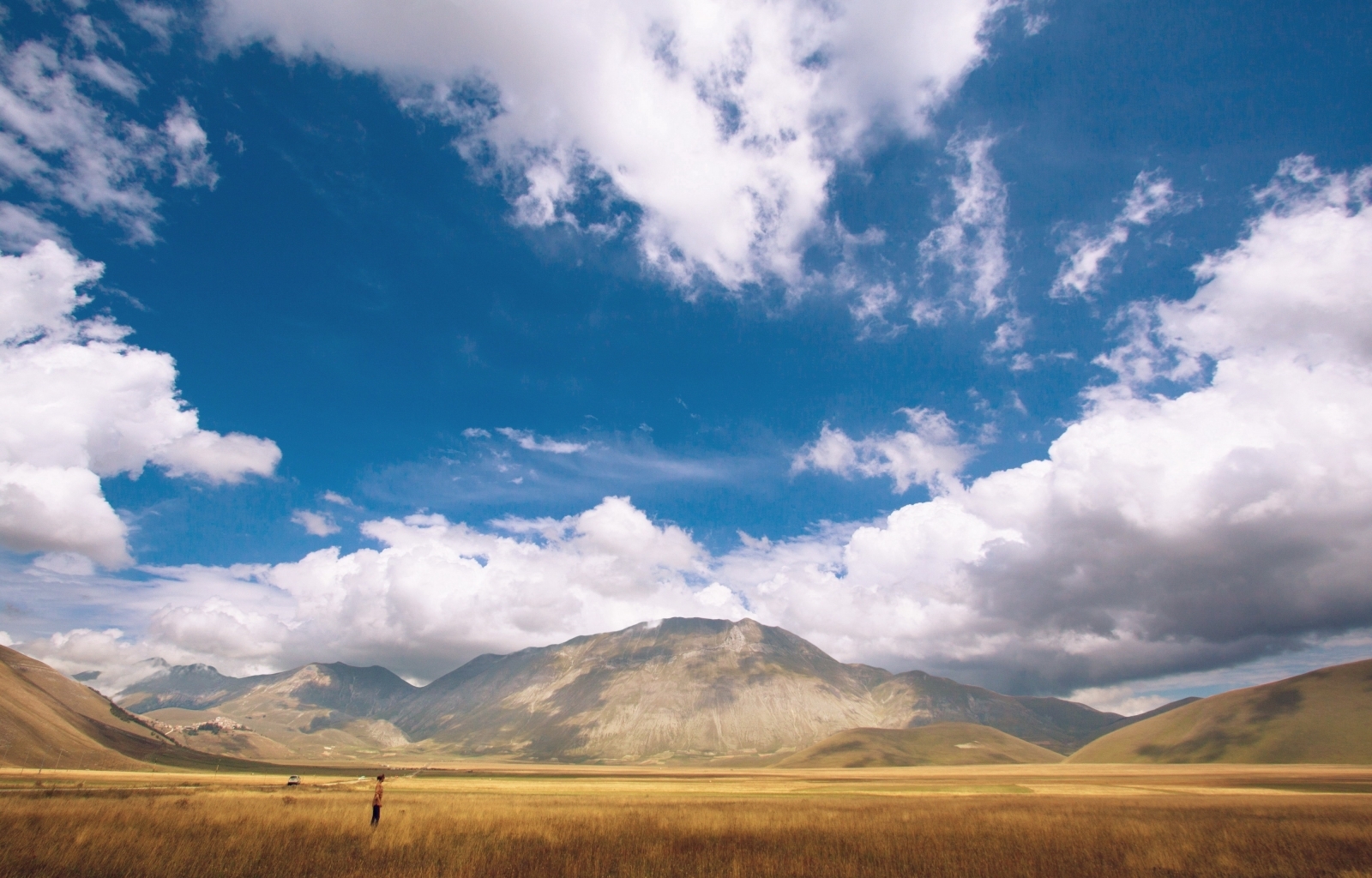 Free download wallpaper Landscape, Mountains, Clouds on your PC desktop