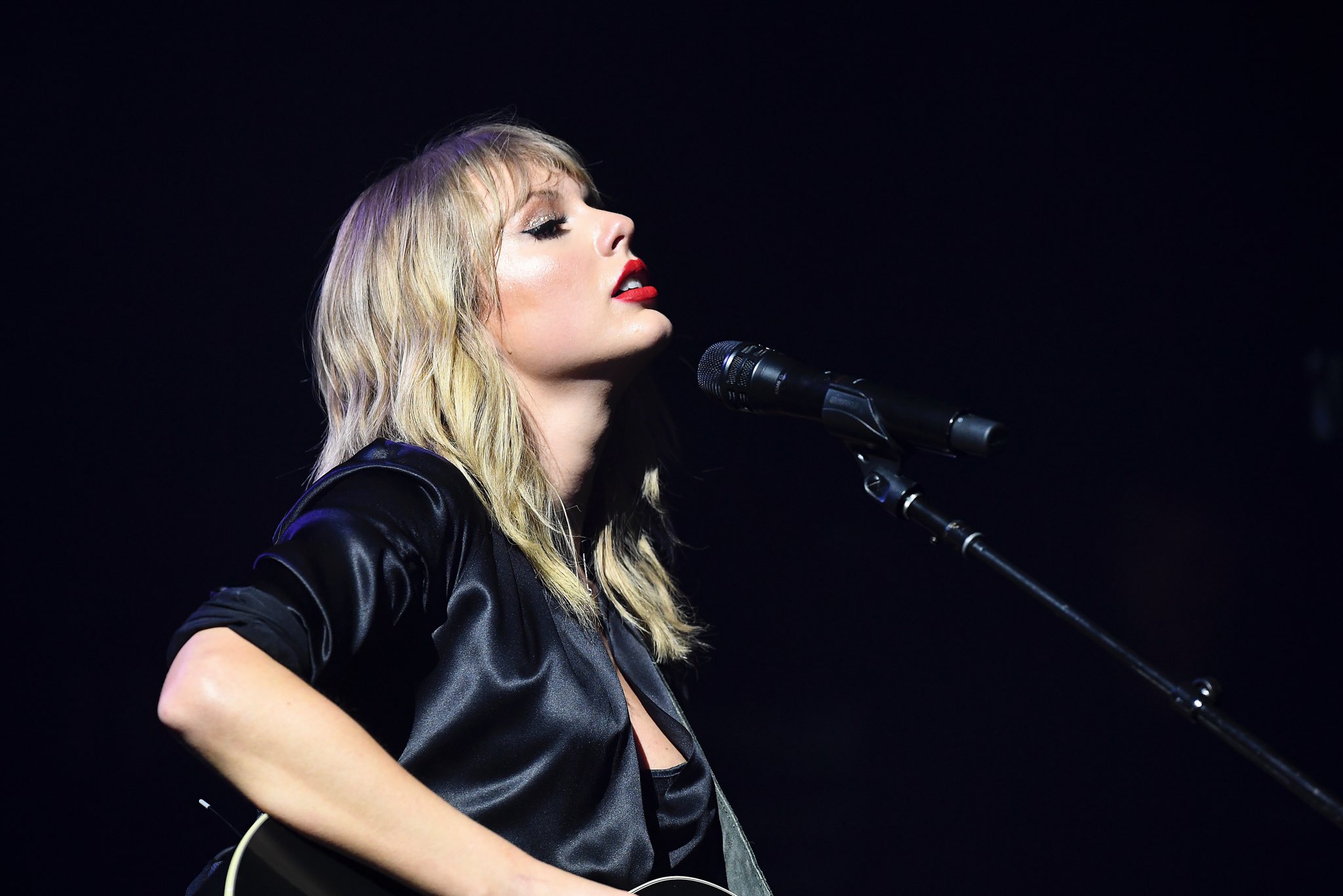 Download mobile wallpaper Music, Blonde, Concert, Taylor Swift for free.