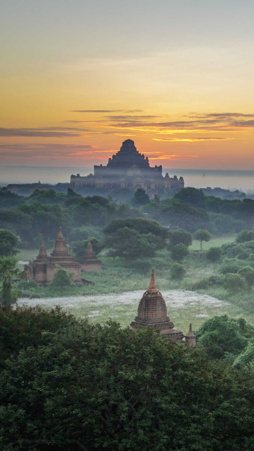 1167482 скачать обои мьянма, религиозные, храм, туман, пейзаж, ландшафт, храмы - заставки и картинки бесплатно