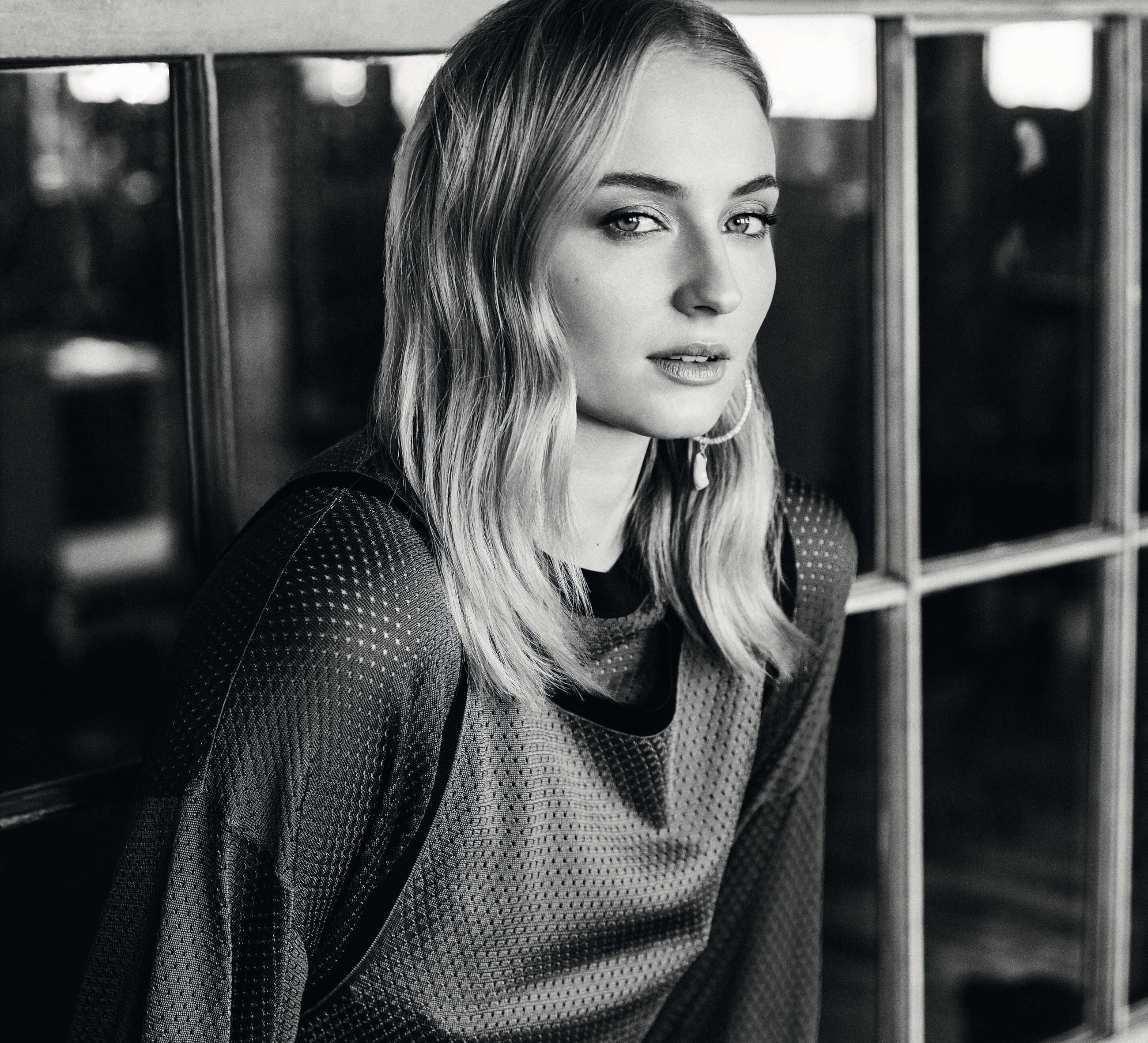 Téléchargez gratuitement l'image Monochrome, Anglais, Célébrités, Actrice, Sophie Turner sur le bureau de votre PC