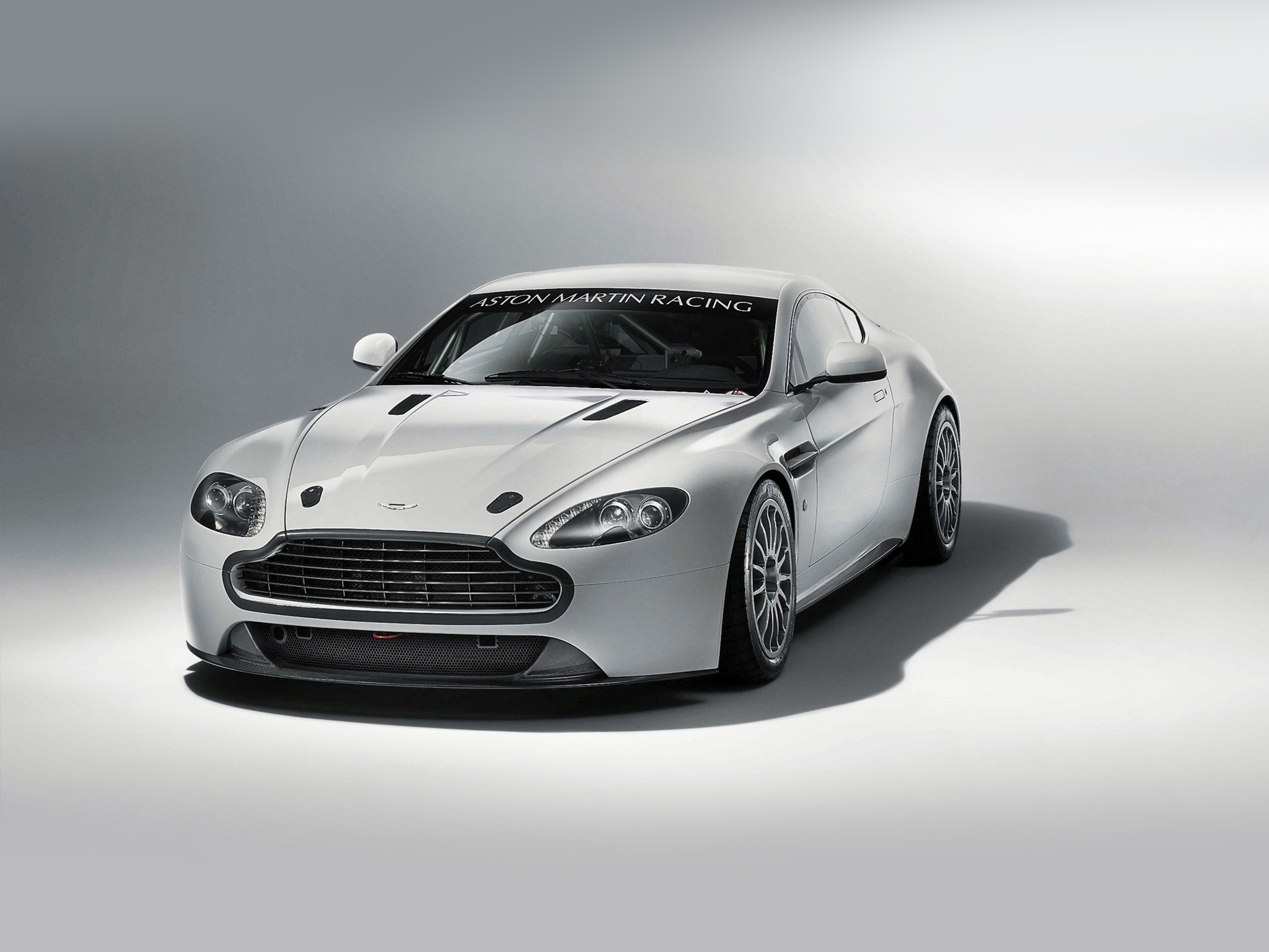 Free download wallpaper Aston Martin, Car, Race Car, Vehicles, Grand Tourer, Silver Car, Coupé, Aston Martin Vantage Gt4 on your PC desktop