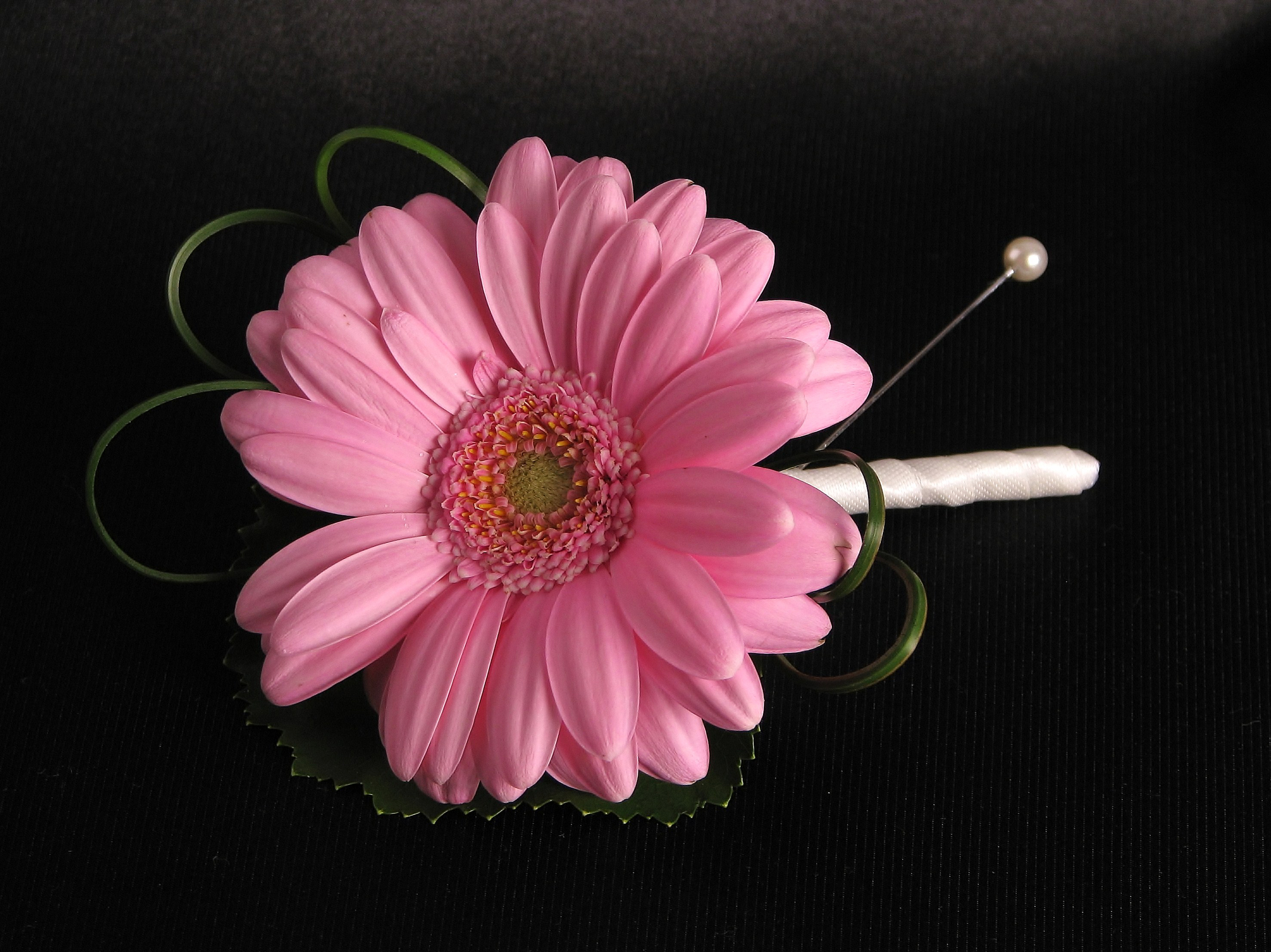 Handy-Wallpaper Gerbera, Blume, Menschengemacht, Pinke Blume kostenlos herunterladen.