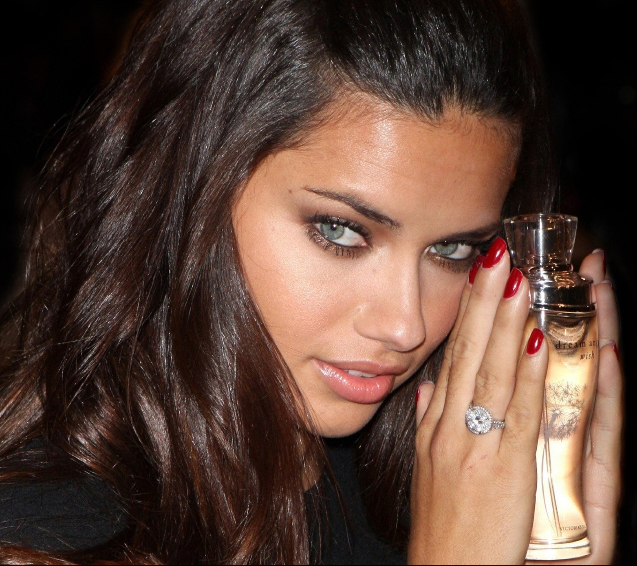 Handy-Wallpaper Berühmtheiten, Adriana Lima kostenlos herunterladen.