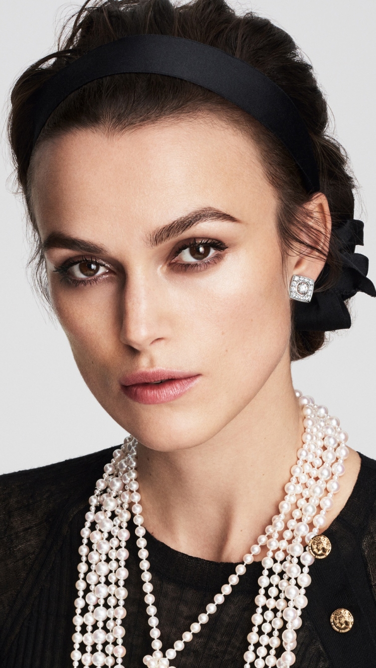 Download mobile wallpaper English, Face, Necklace, Celebrity, Brown Eyes, Keira Knightley, Actress for free.